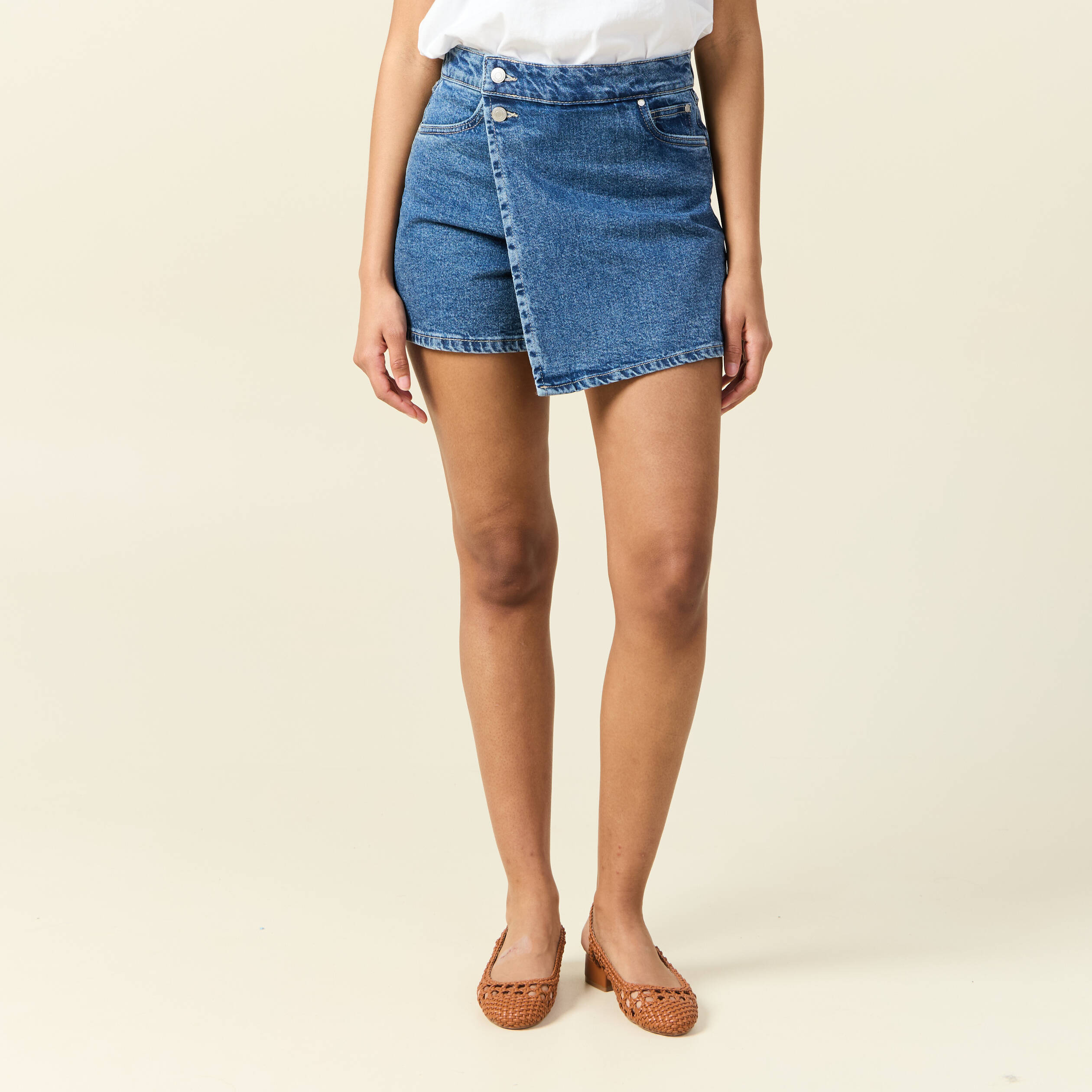 jupe short droite en jean denim stone femme Jupe-short droite en jean denim stone femme