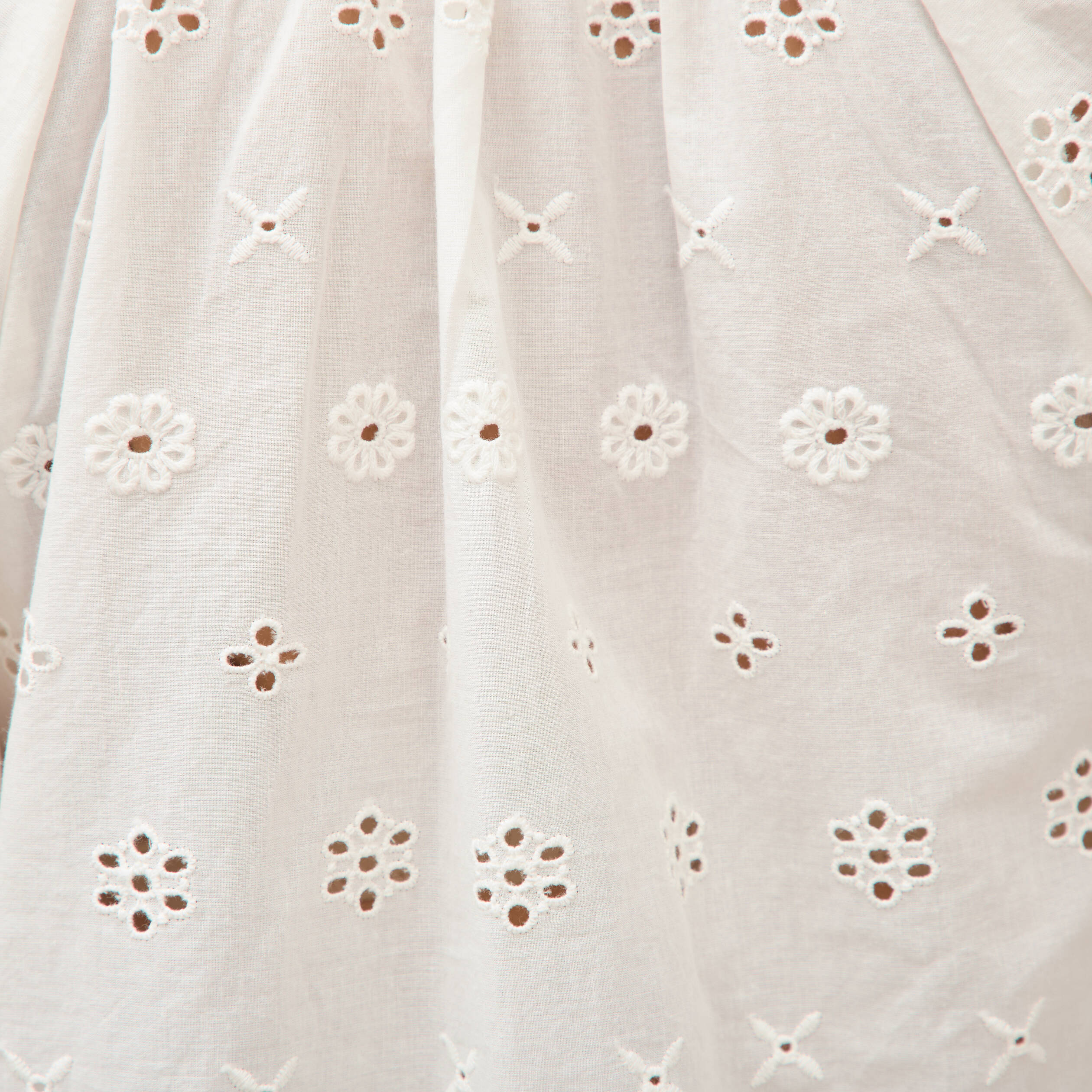 Blouse col v manches 3/4 en coton brod&eacute;e ecru femme