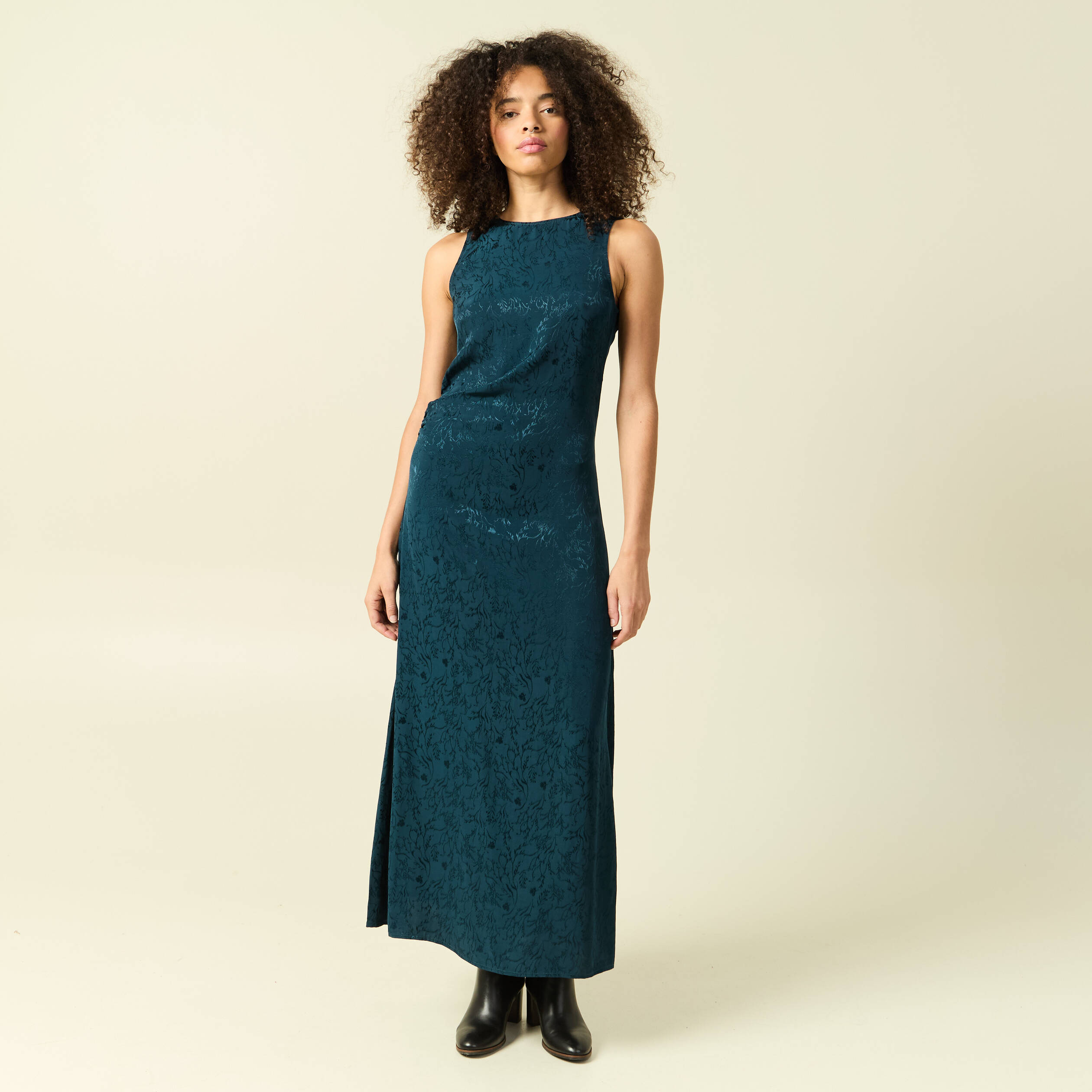 Robe sans manches bleu fonc&eacute; femme