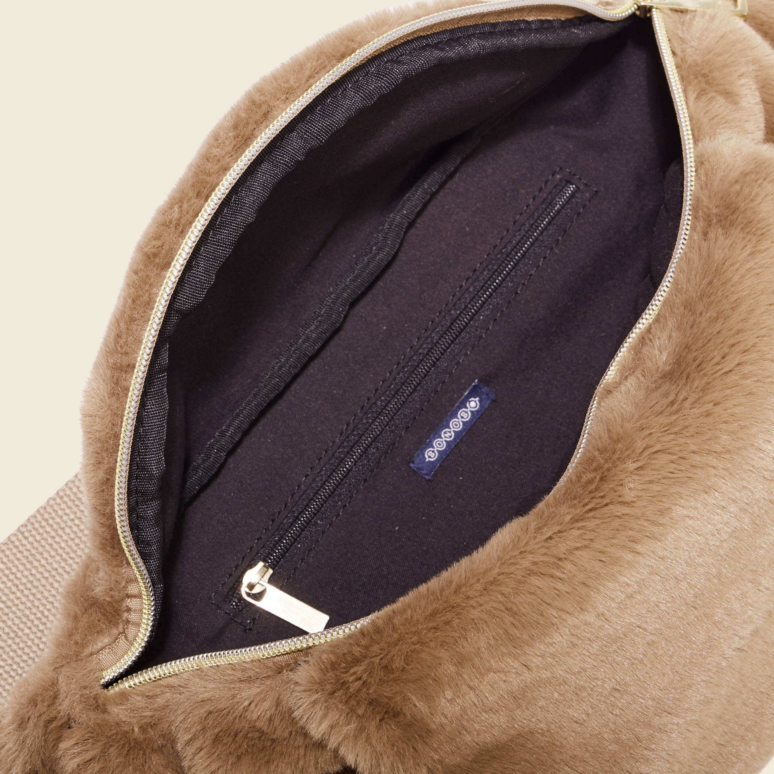sac banane en fausse fourrure marron clair femme Sac banane en fausse fourrure marron clair femme