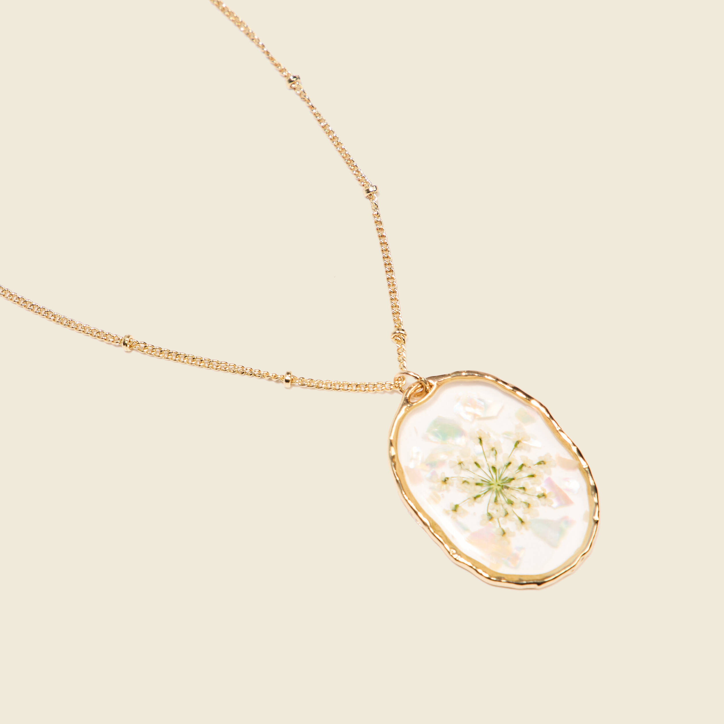 collier pendentif resine couleur or femme Collier pendentif résine couleur or femme