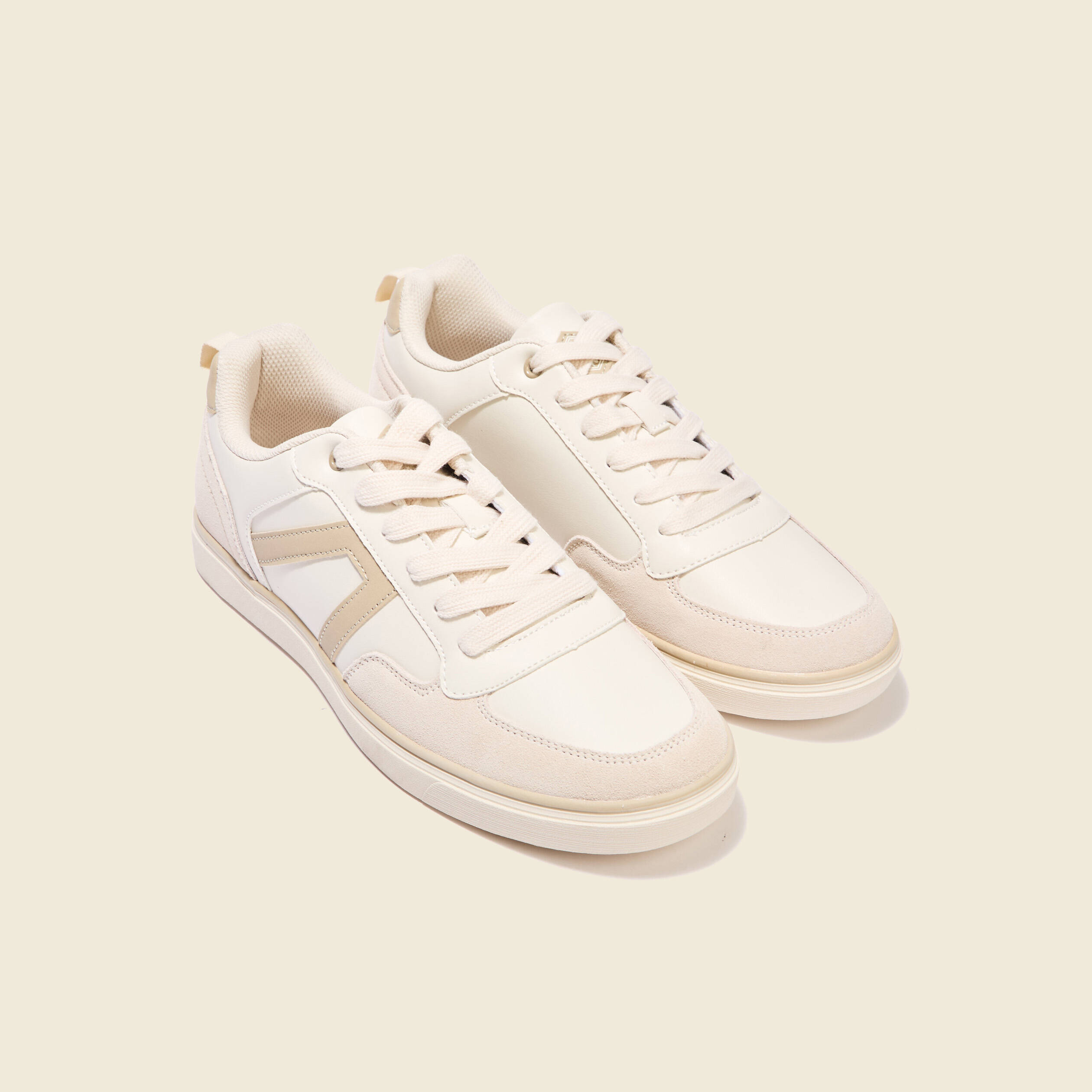 Baskets basses plates ecru homme