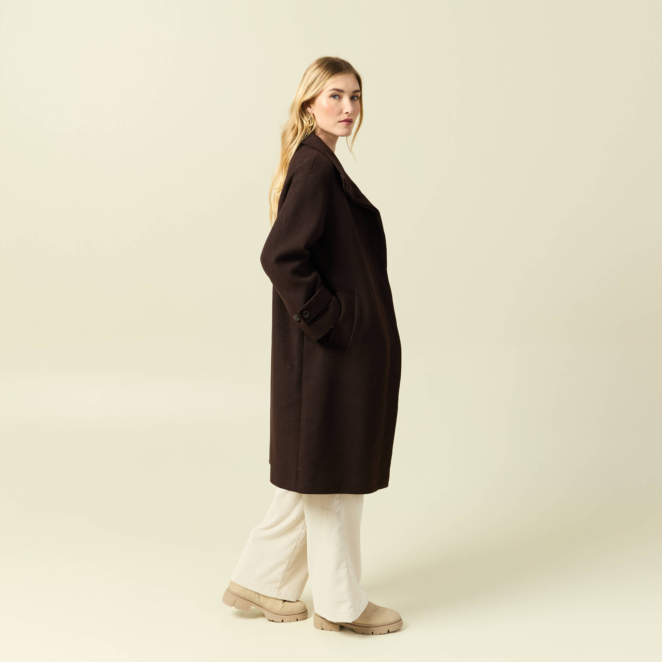 Manteau droit long col montant marron fonc&eacute; femme