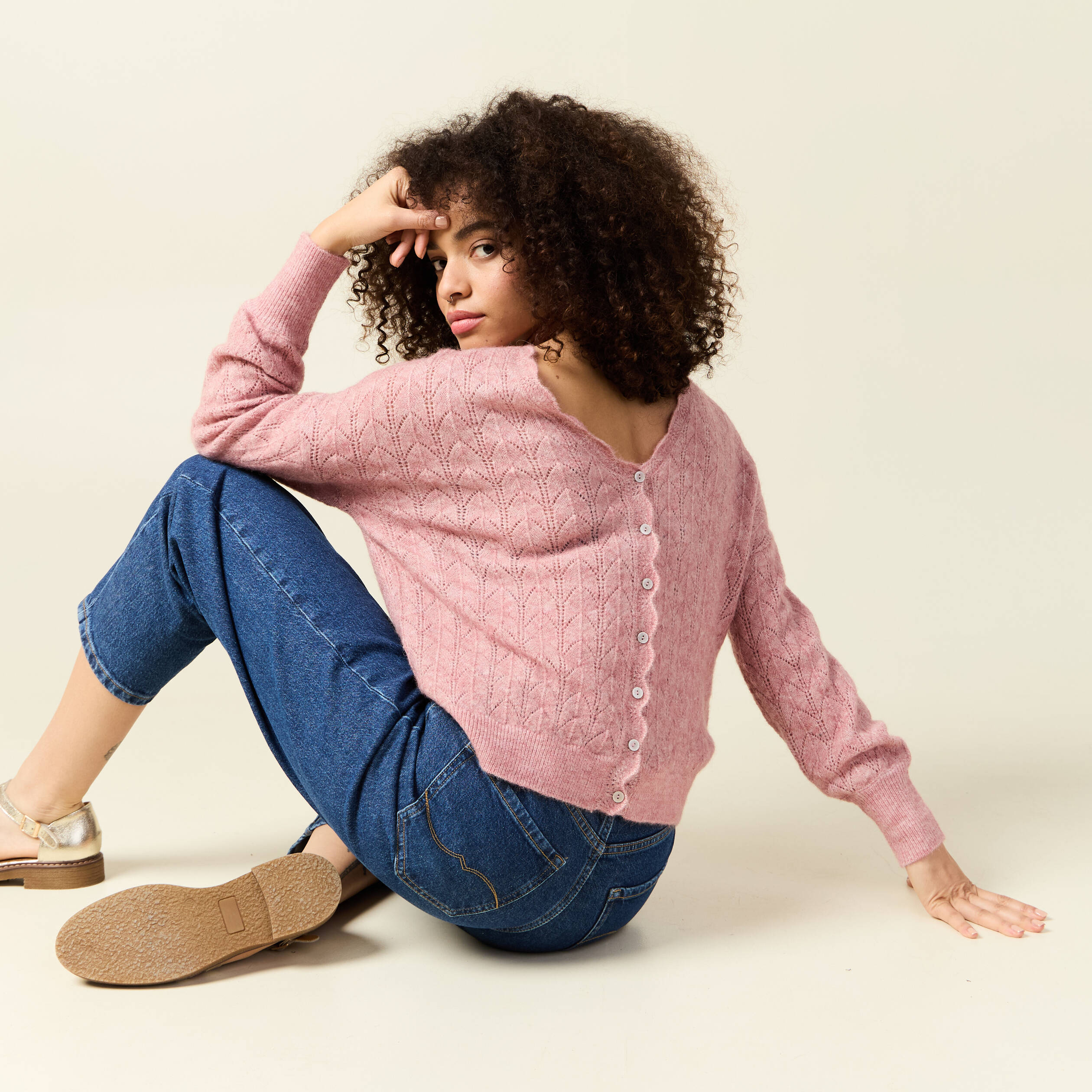 Gilet ajour&eacute; col V manches longues rose pastel femme