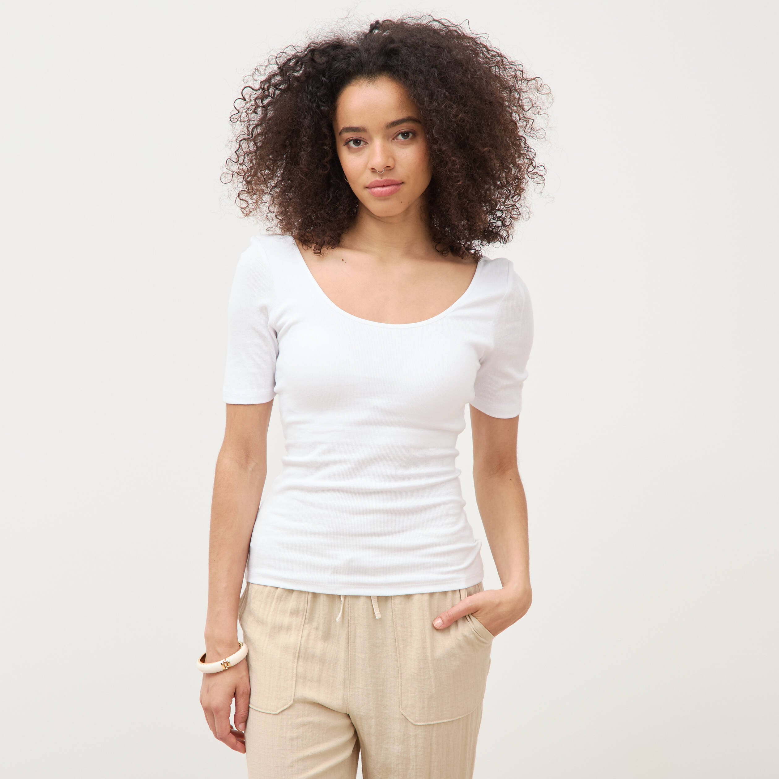 T-shirt ajust&eacute; avec brassi&egrave;re int&eacute;gr&eacute;e blanc femme