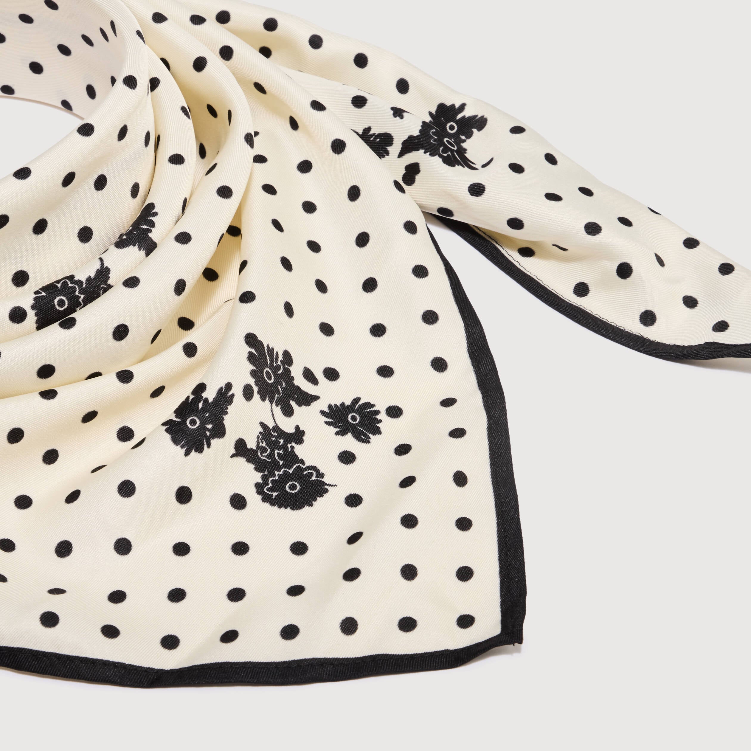 Foulard satin&eacute; noir femme