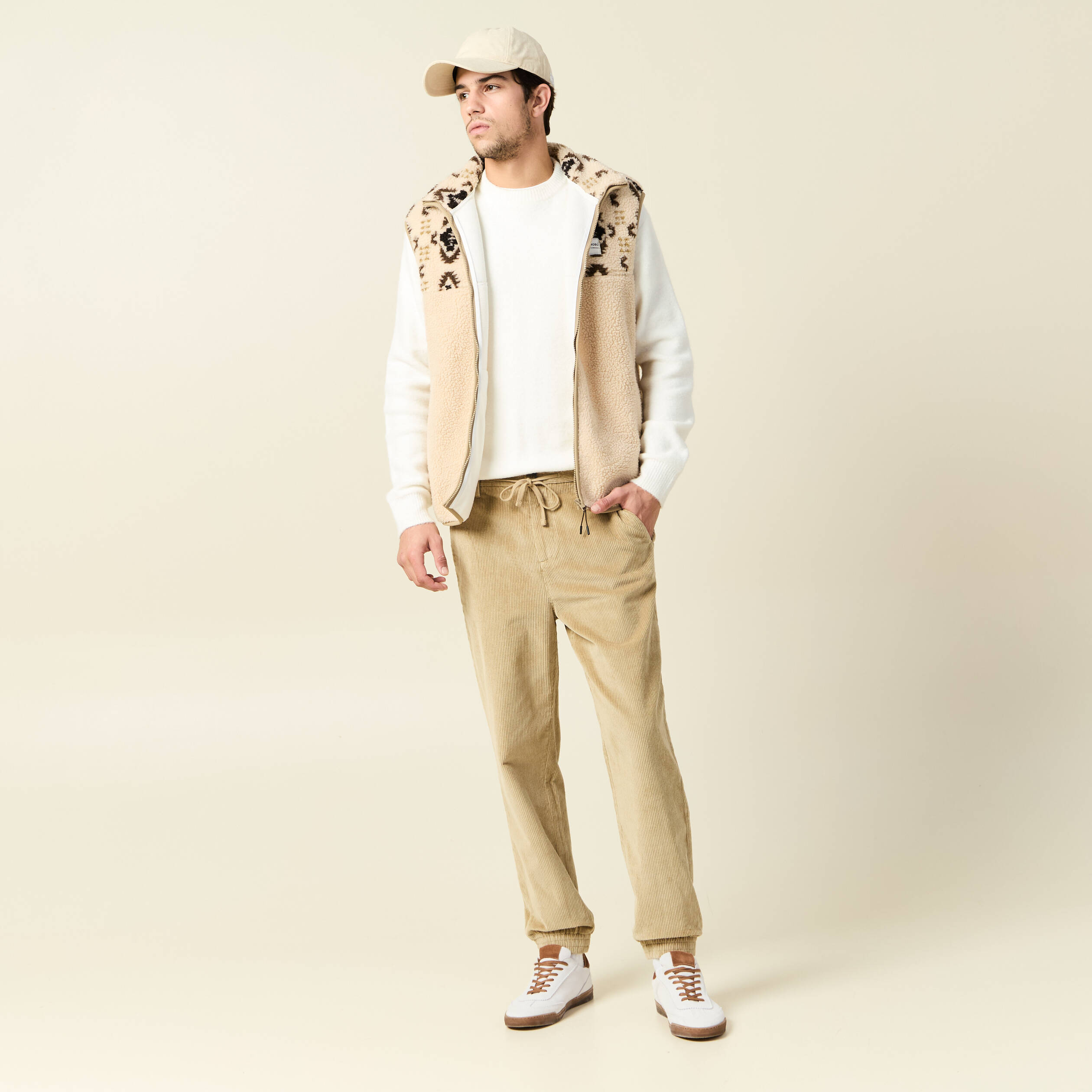 pantalon jogger velours cotele beige homme Pantalon jogger velours côtelé beige homme
