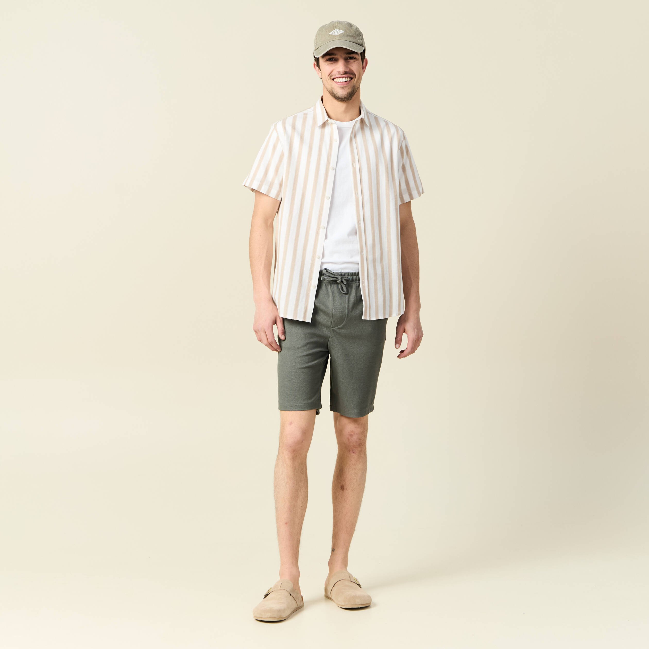 short droit avec cordon vert kaki homme Short droit avec cordon vert kaki homme
