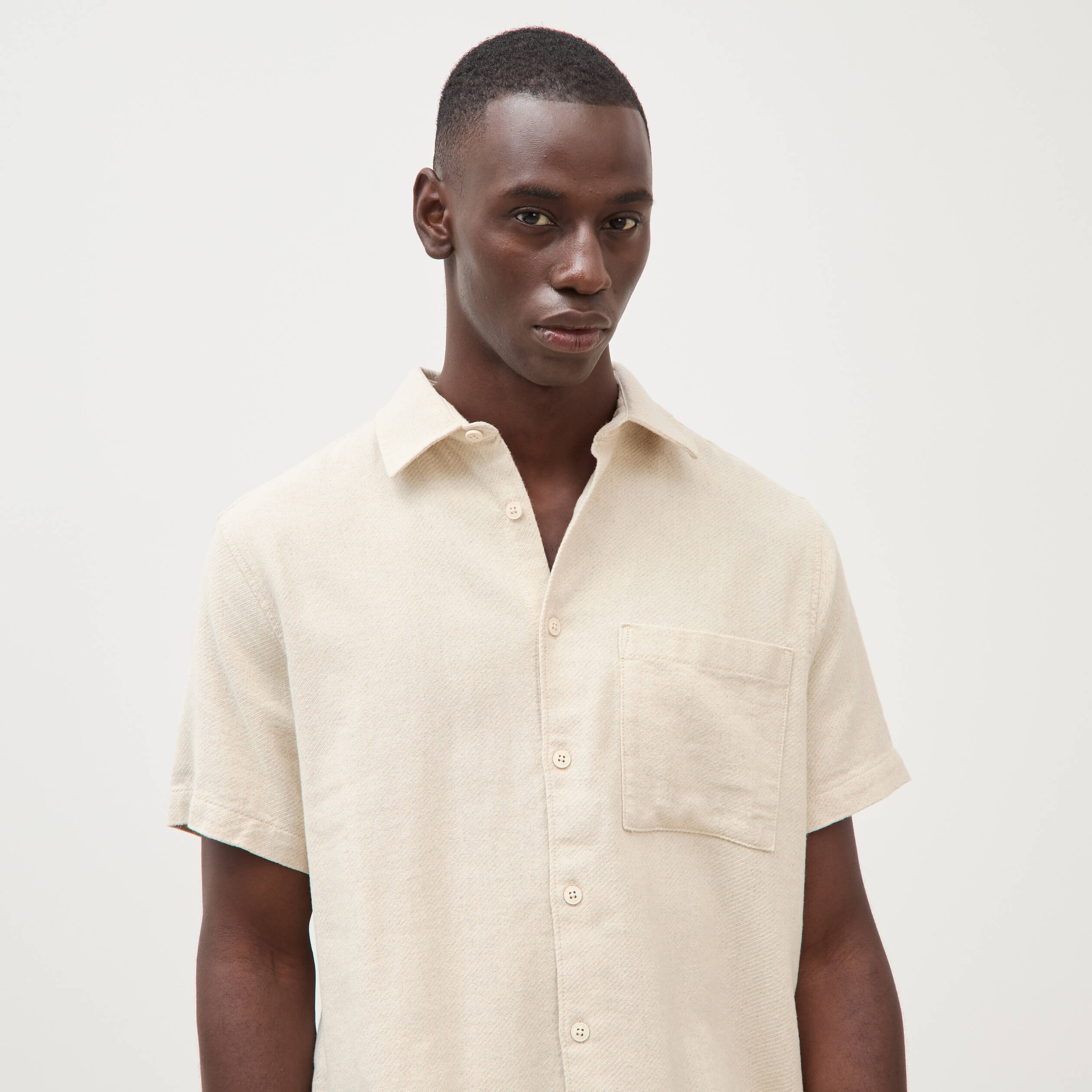 Chemise manches courtes col am&eacute;ricain sable homme