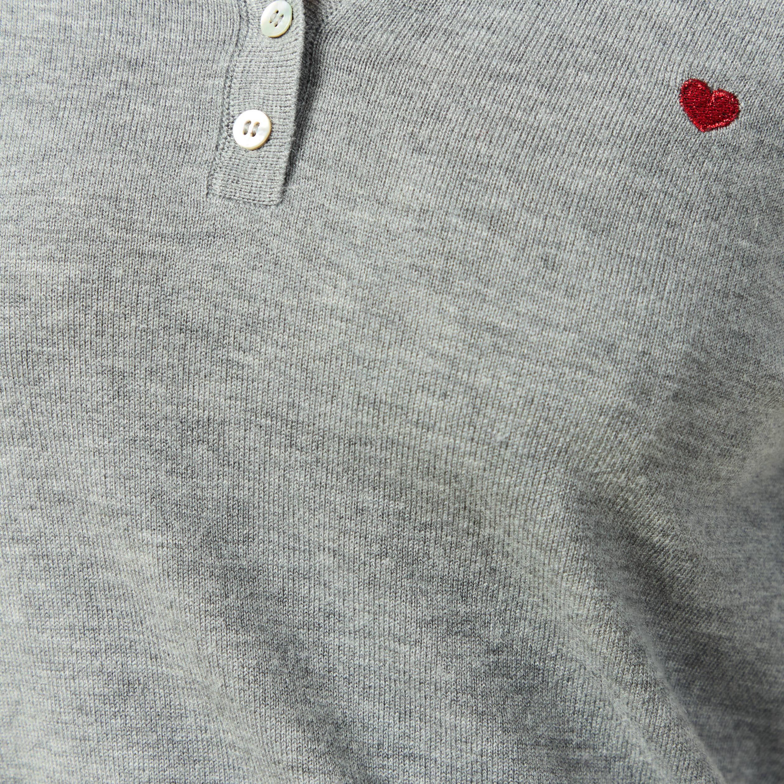 Polo manches longues avec c&oelig;ur brod&eacute; gris clair femme