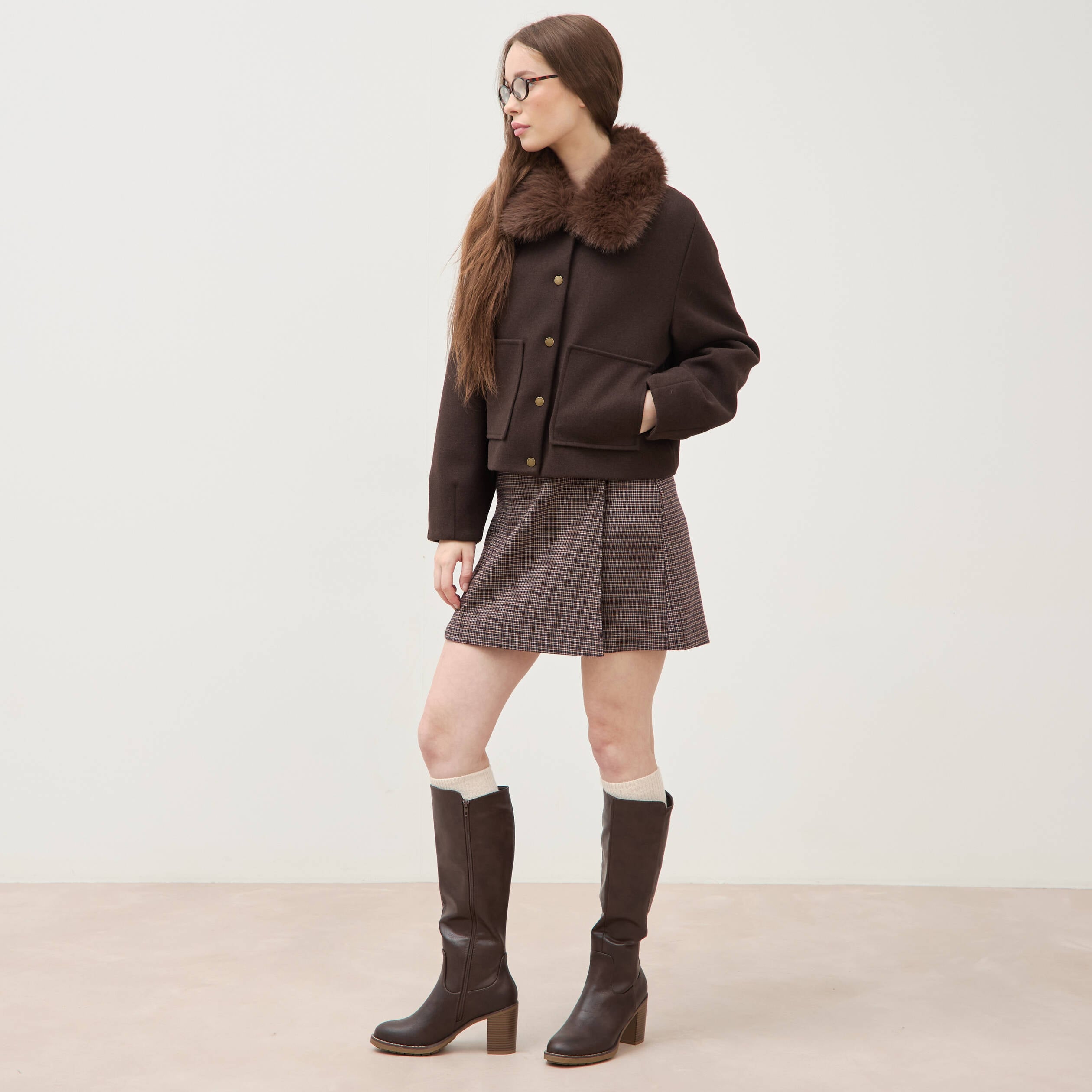 Blouson court oversize col sherpa marron fonc&eacute; femme