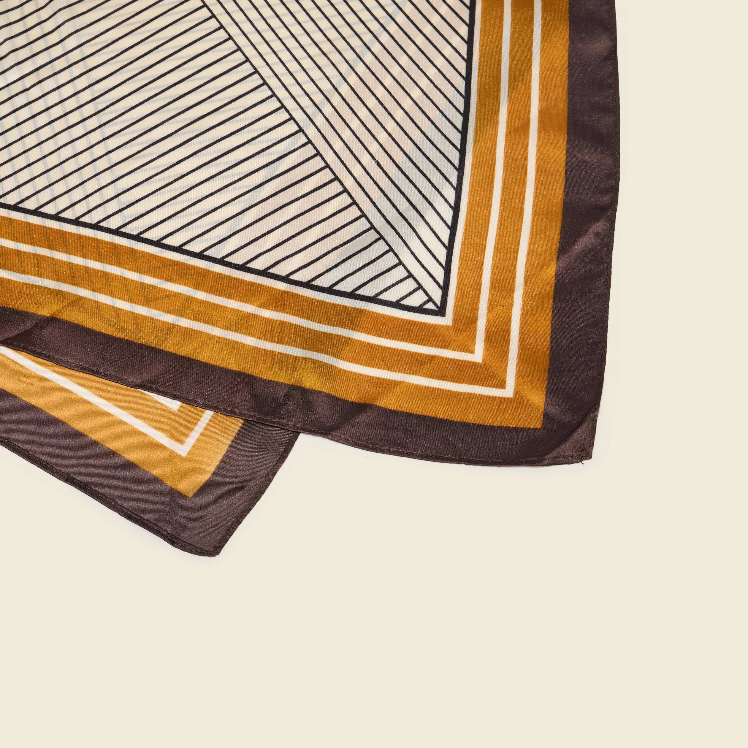 Foulard satin&eacute; ecru femme