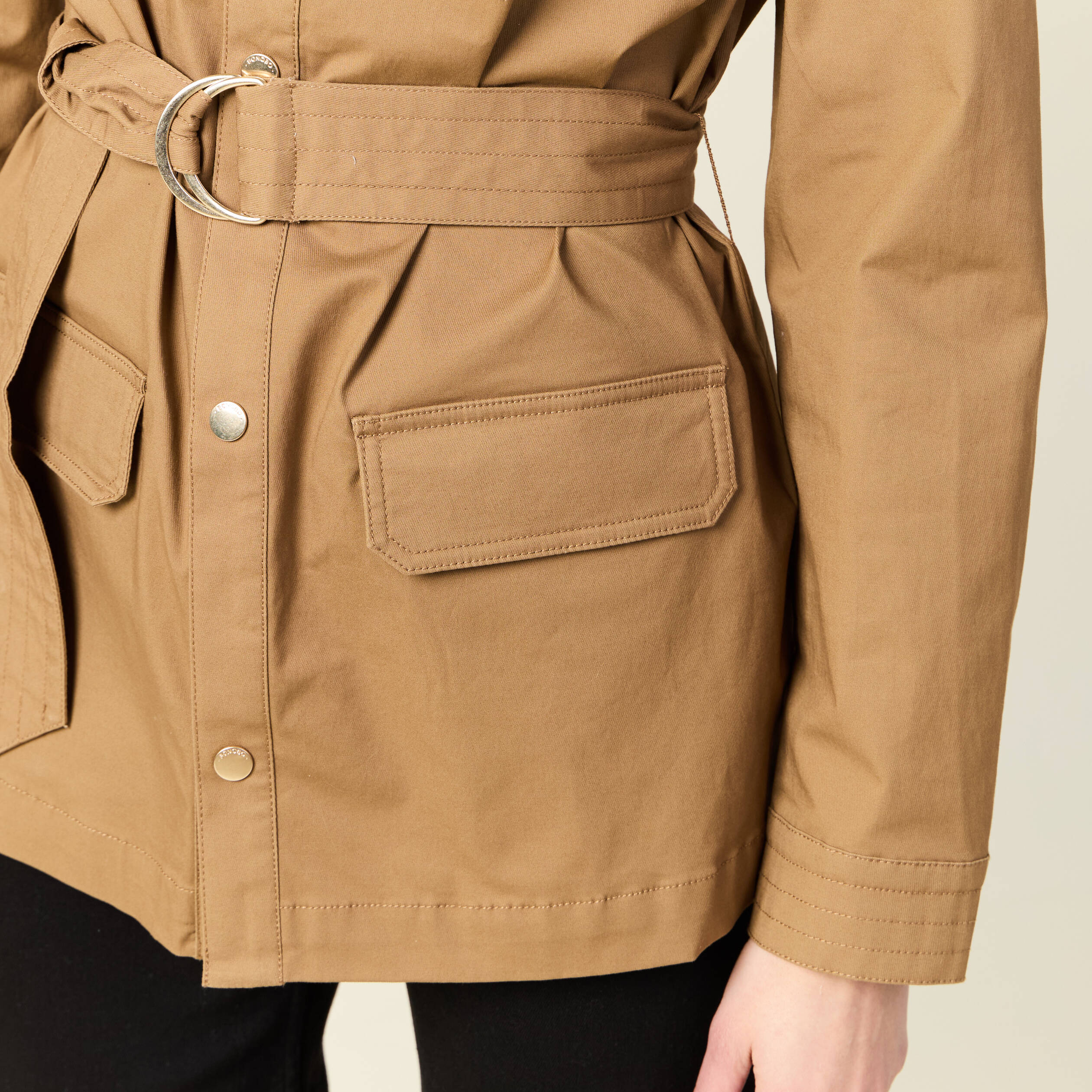 veste saharienne cintree vert kaki femme Veste saharienne cintrée vert kaki femme