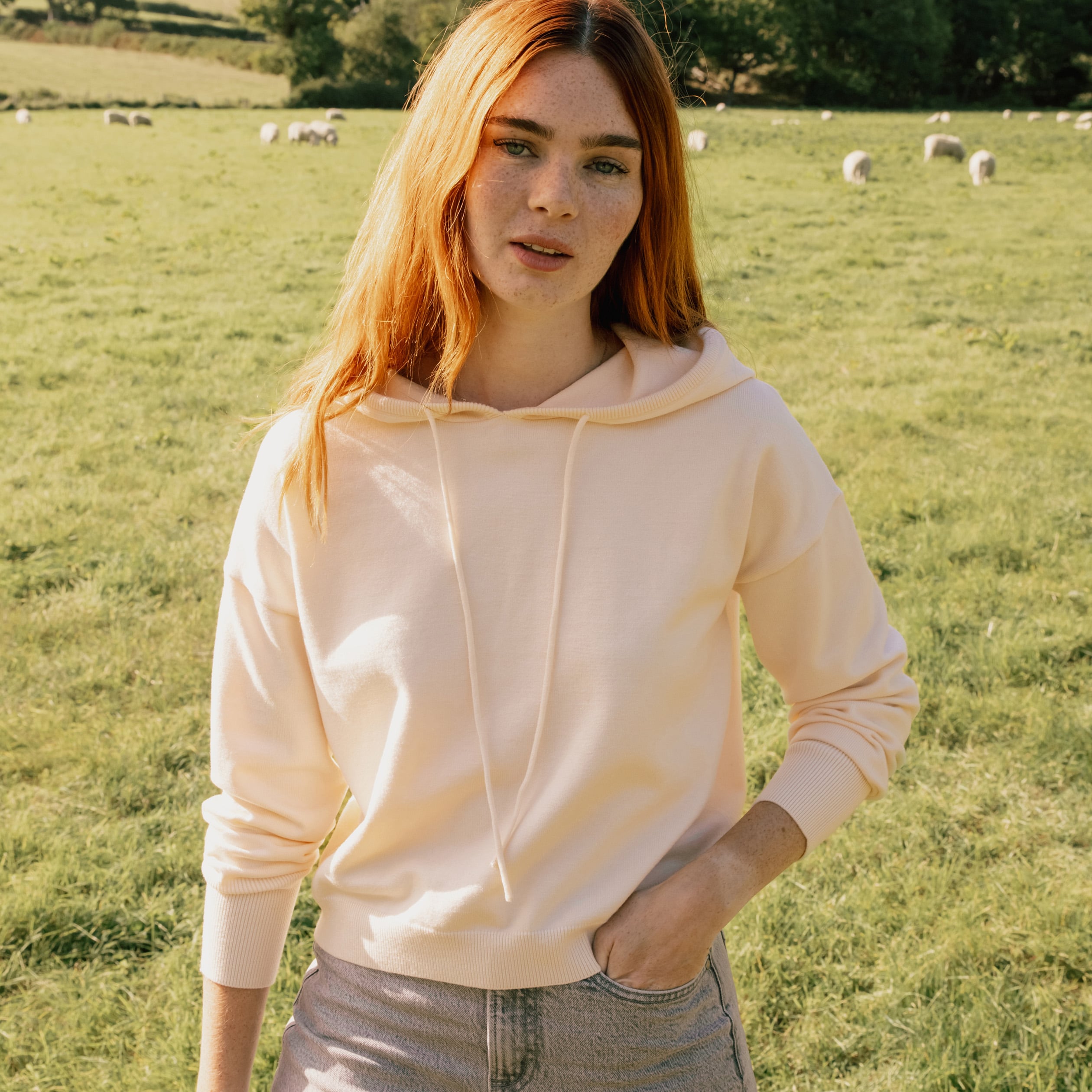 Sweat &agrave; capuche manches longues creme femme