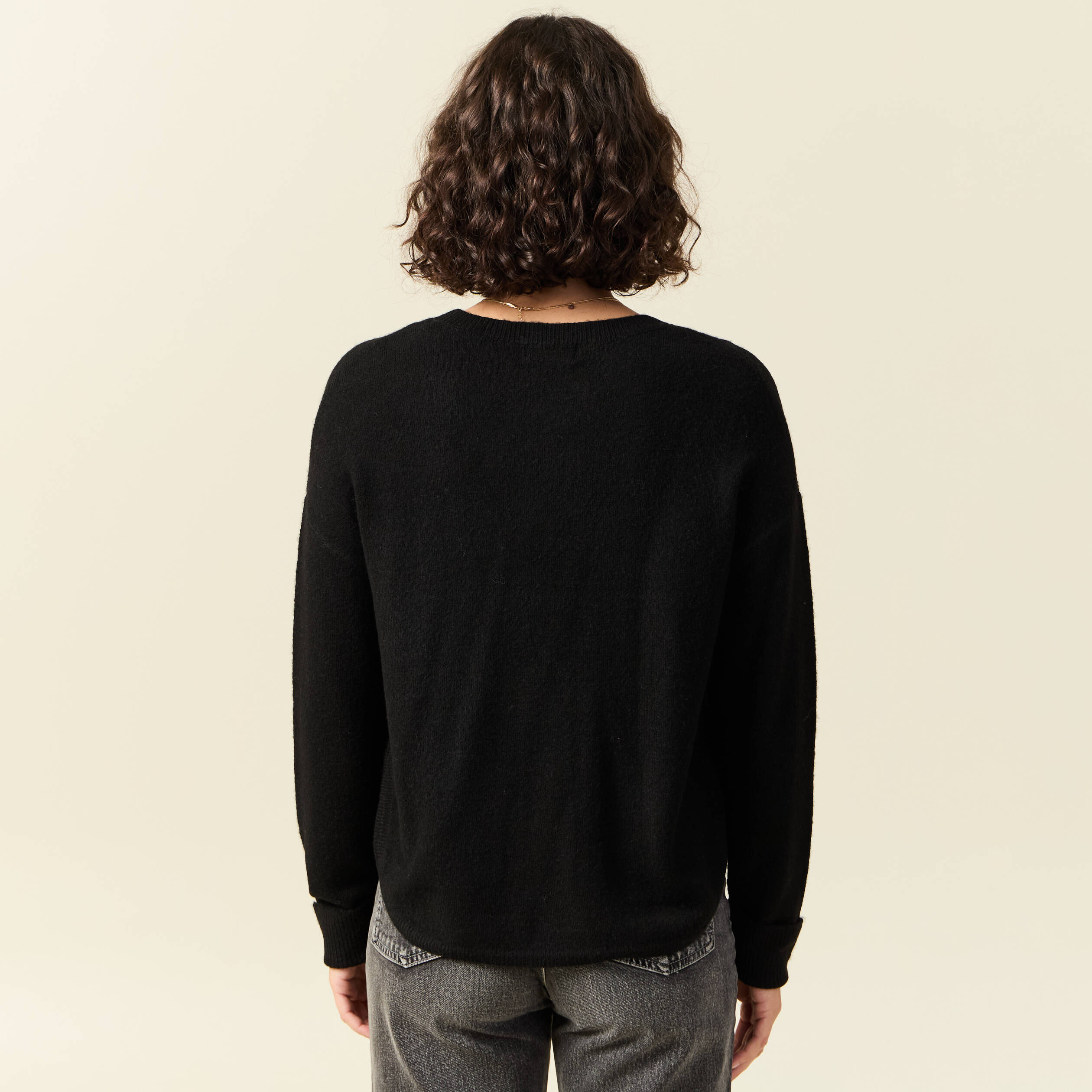 Pull manches longues col en V noir femme
