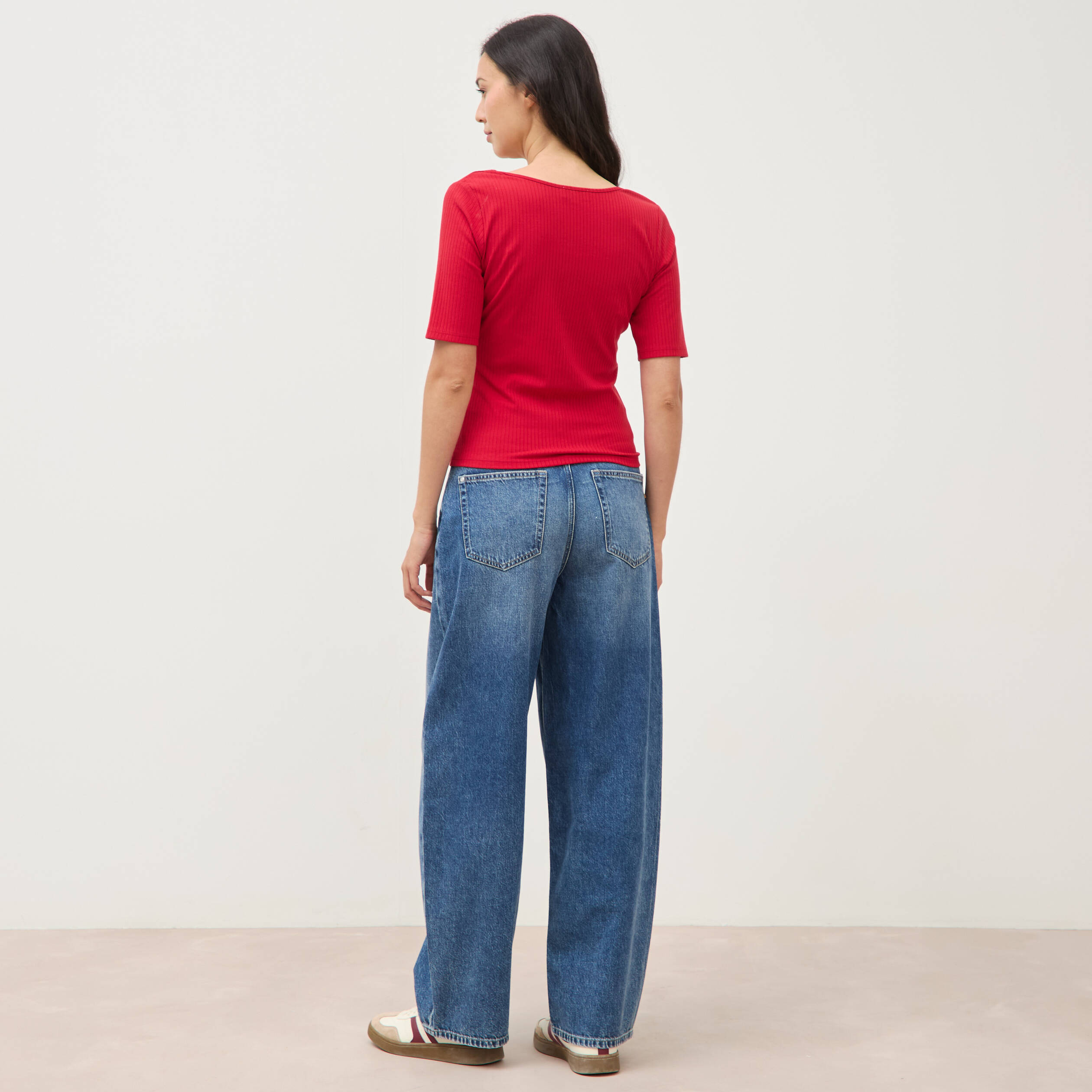 T-shirt c&ocirc;tel&eacute; ajust&eacute; manches courtes rouge femme