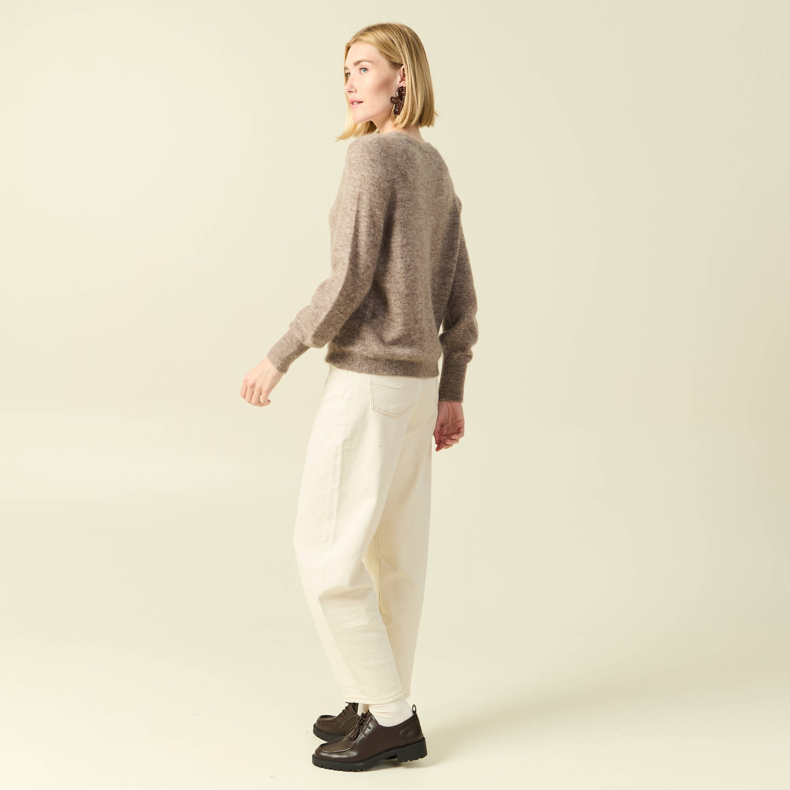 Pull col V manches longues marron clair femme
