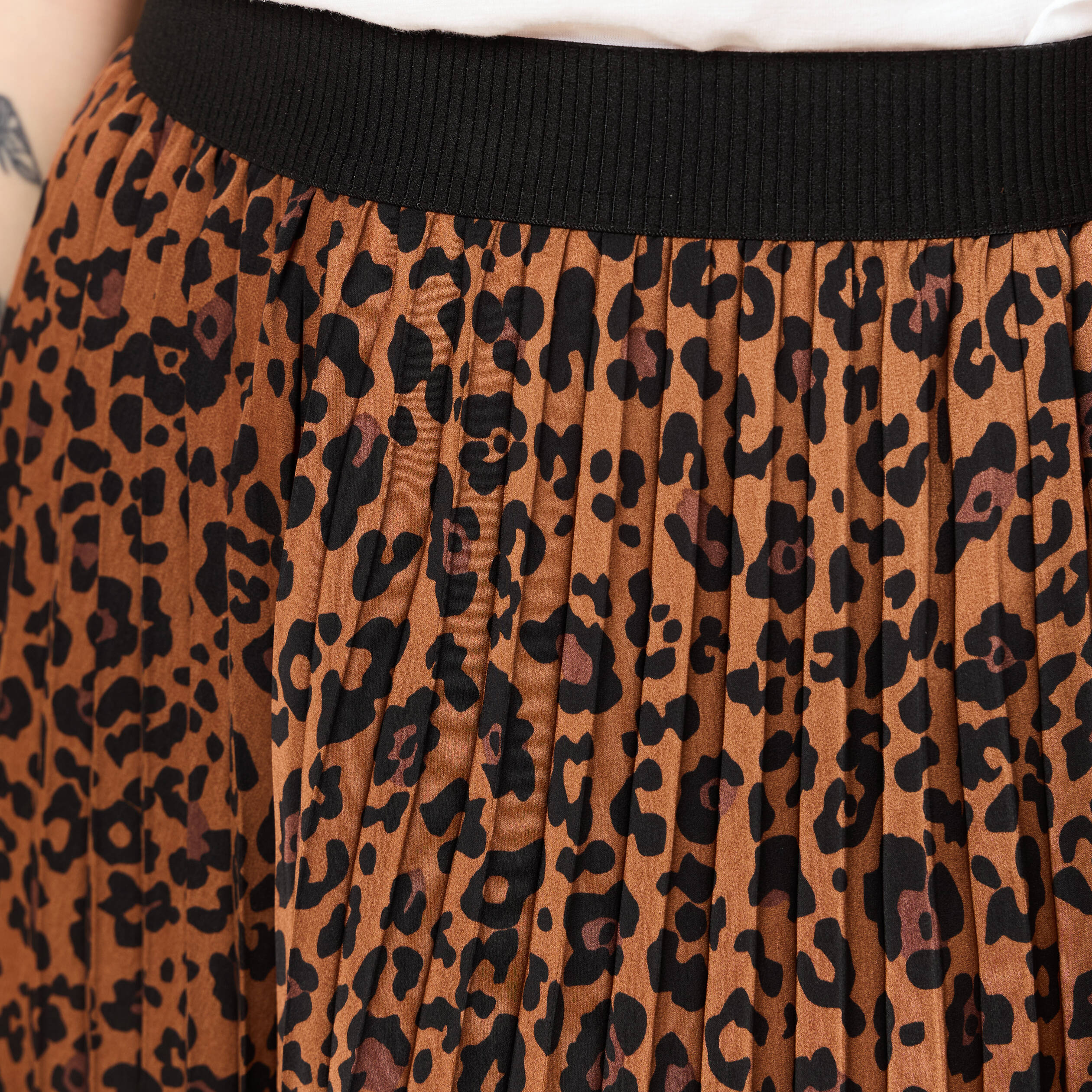 jupe longue droite plissee marron fonce femme Jupe longue droite plissée marron foncé femme