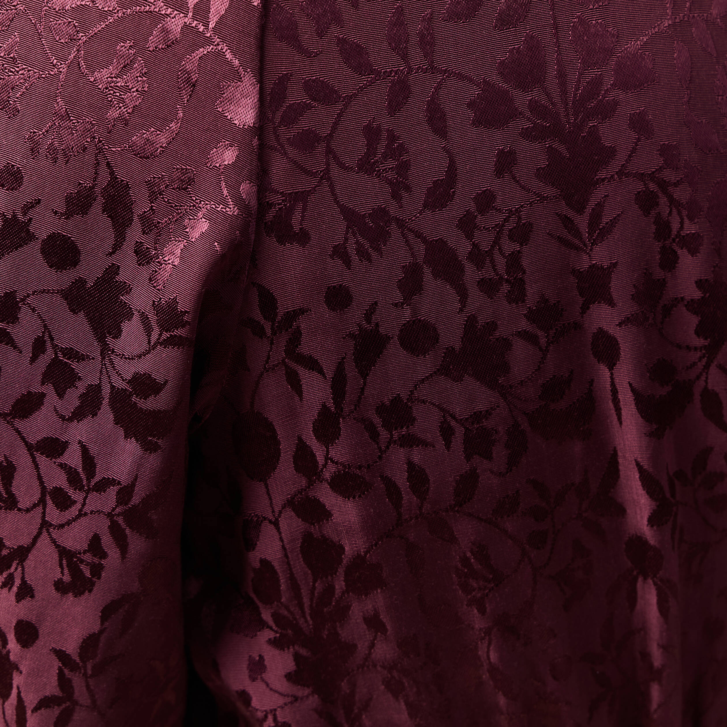 Robe &eacute;vas&eacute;e satin prune femme
