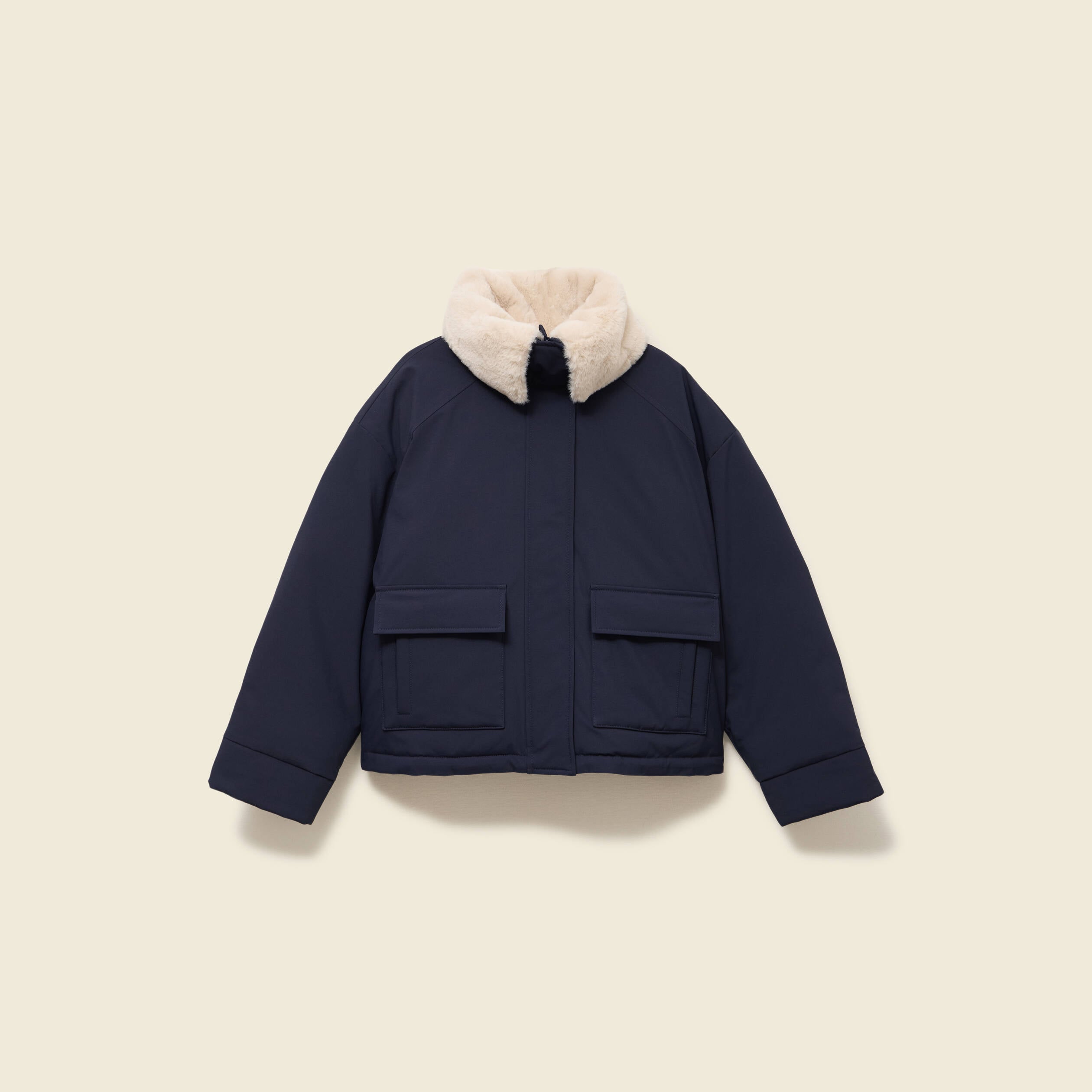 Manteau droit court col classique bleu fonc&eacute; femme