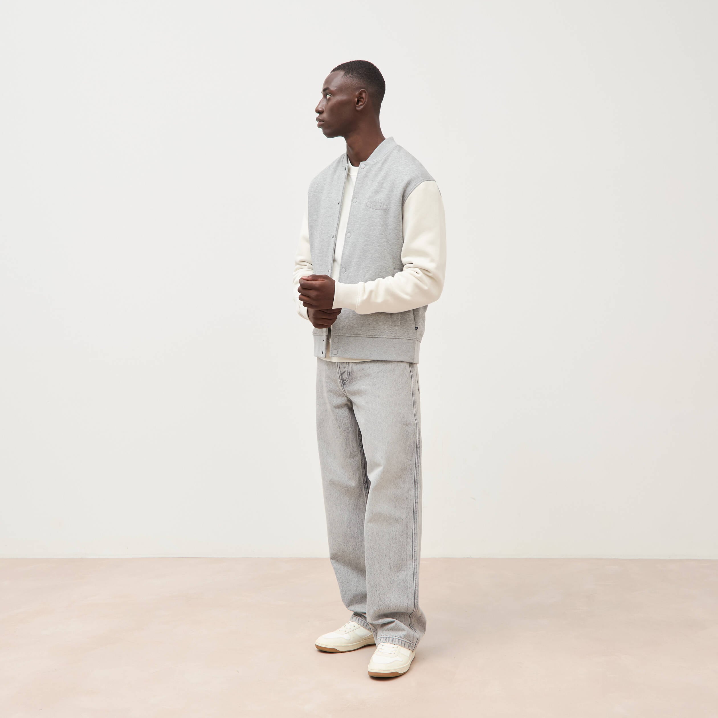 Sweat manches longues brod&eacute; gris clair homme