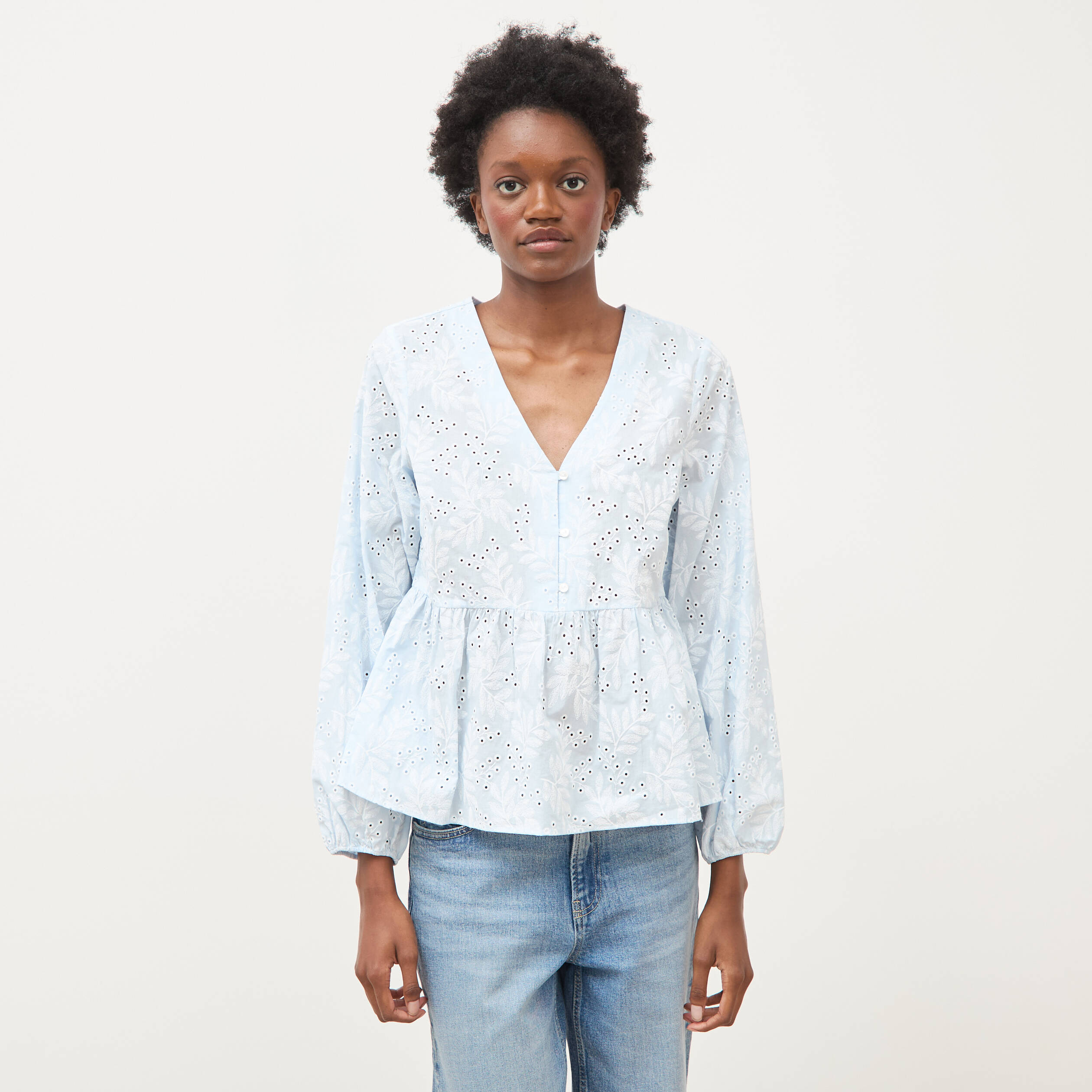 Chemise col v manches longues en coton blanc femme