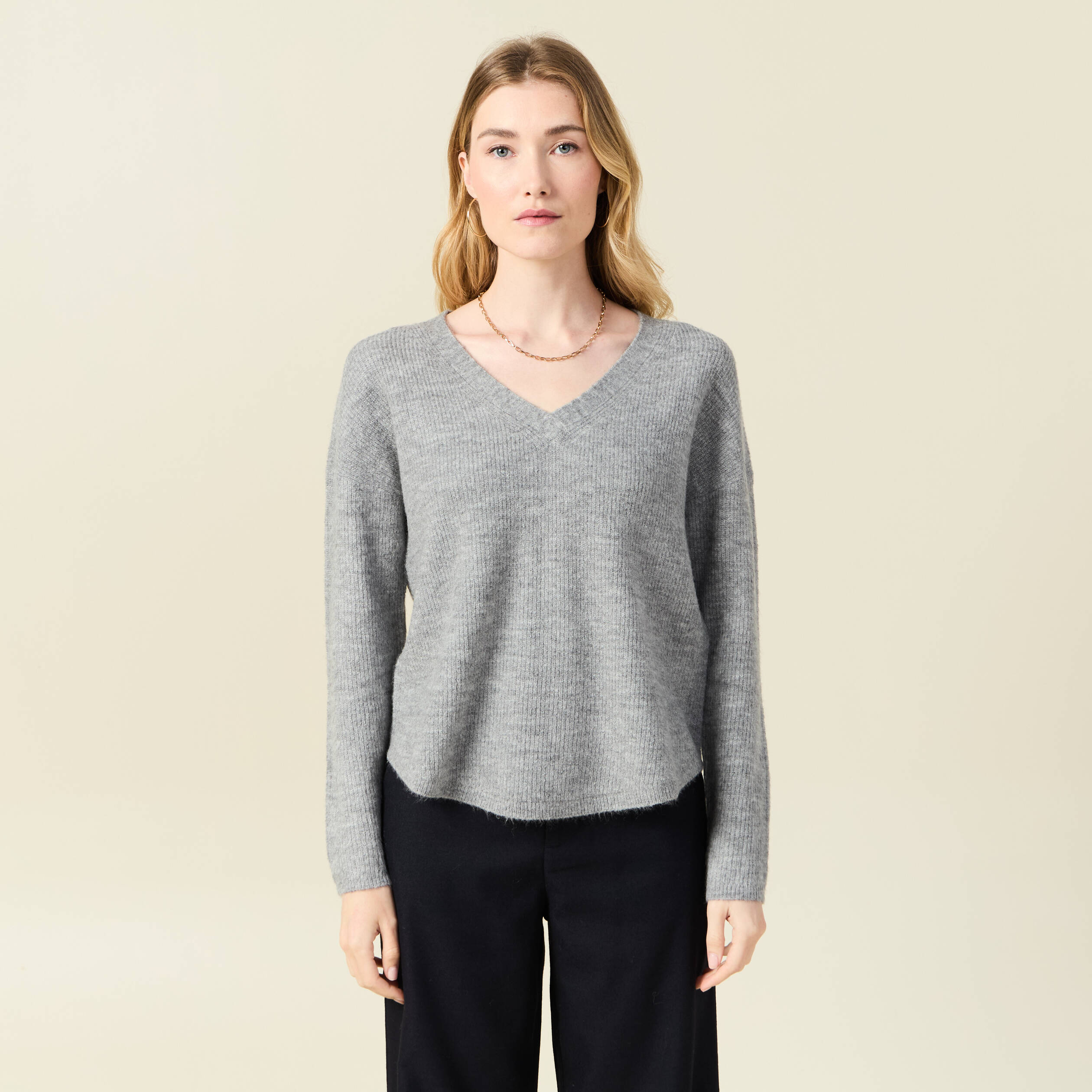 pull manches longues col en v gris clair femme Pull manches longues col en V gris clair femme