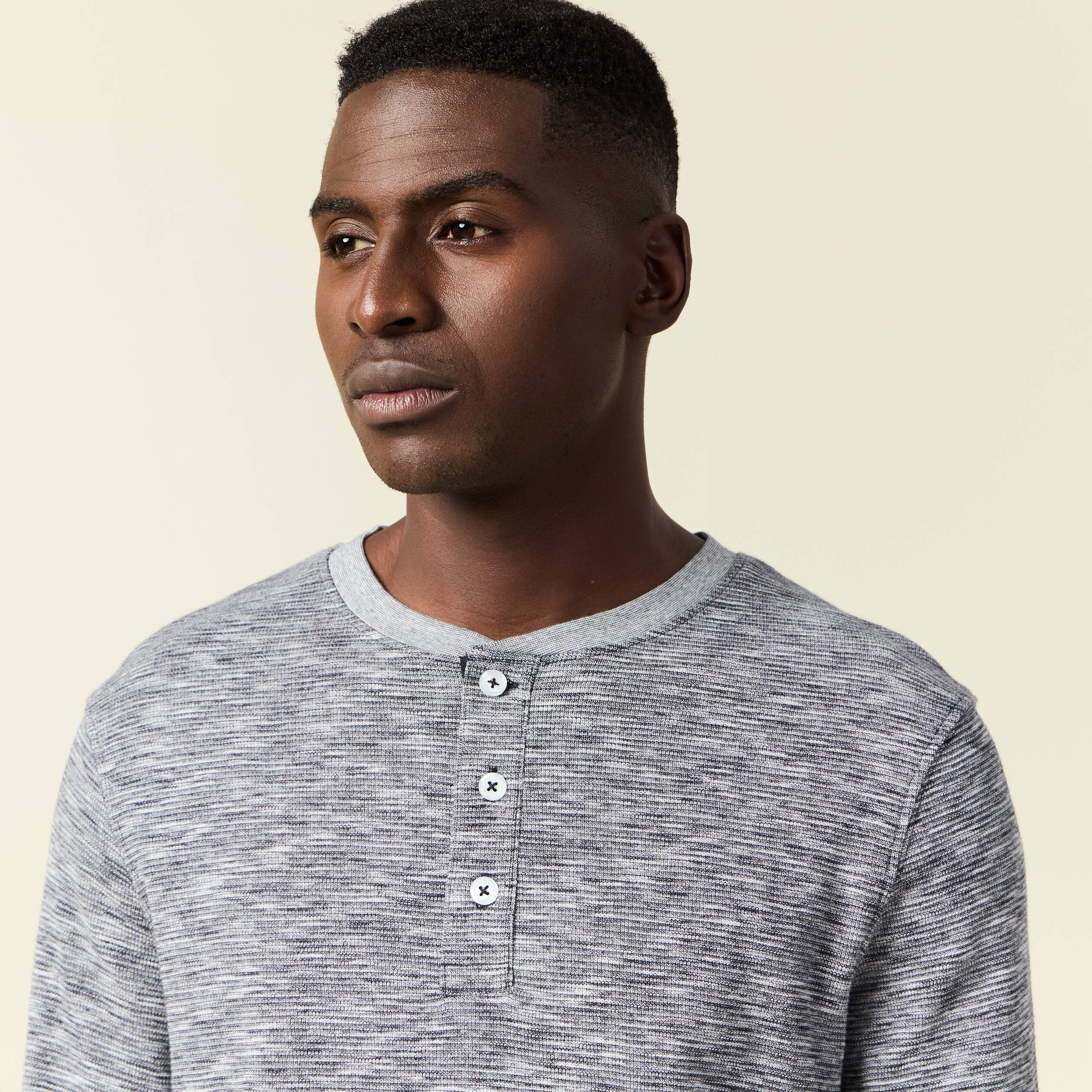 T-shirt en coton manches longues bleu fonc&eacute; homme