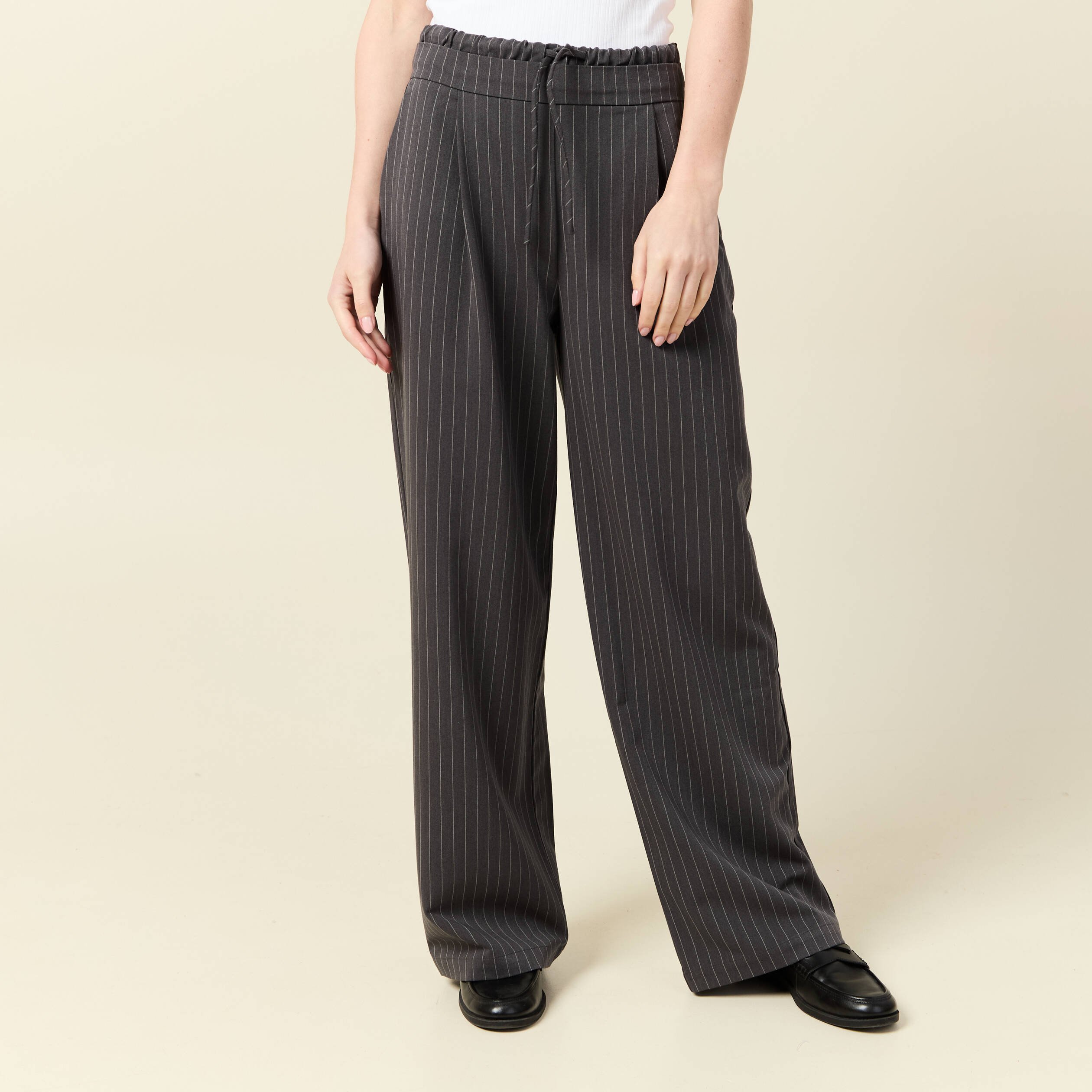 pantalon large ceinture tissu fluide gris femme Pantalon large ceinture tissu fluide gris femme
