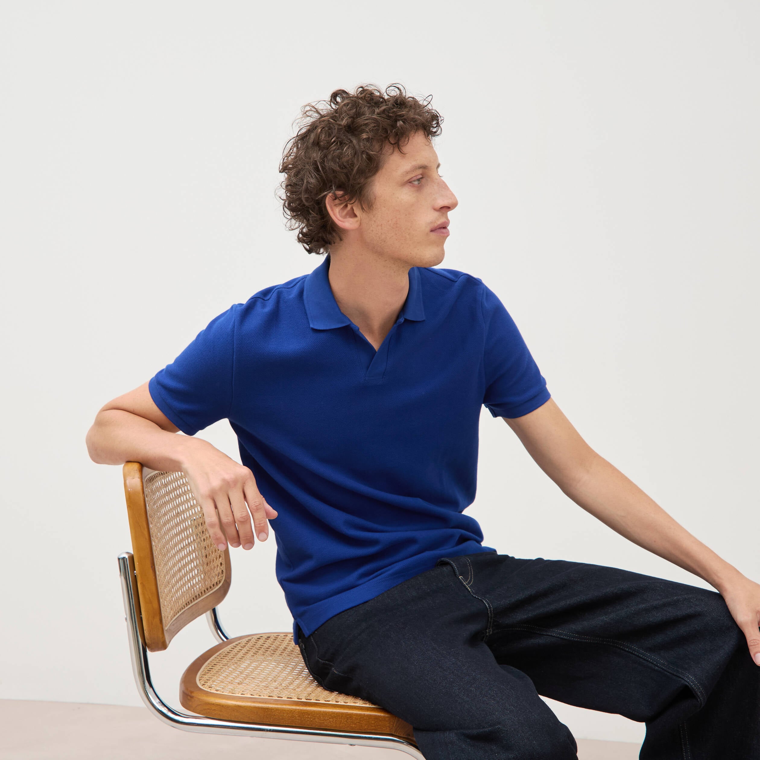 Polo cintr&eacute; manches courtes en coton bleu electrique homme