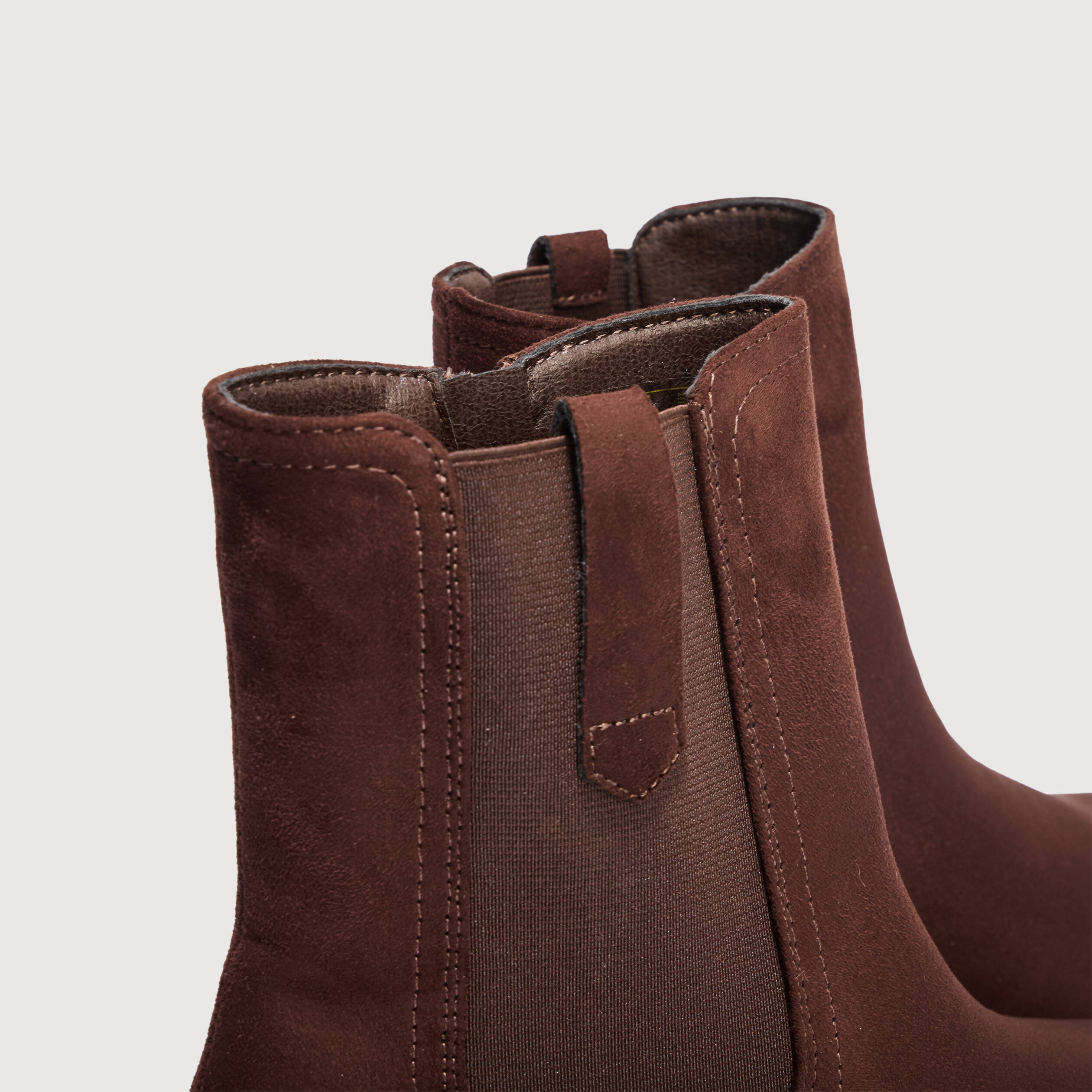 Bottines &agrave; semelle crant&eacute;e marron fonc&eacute; femme