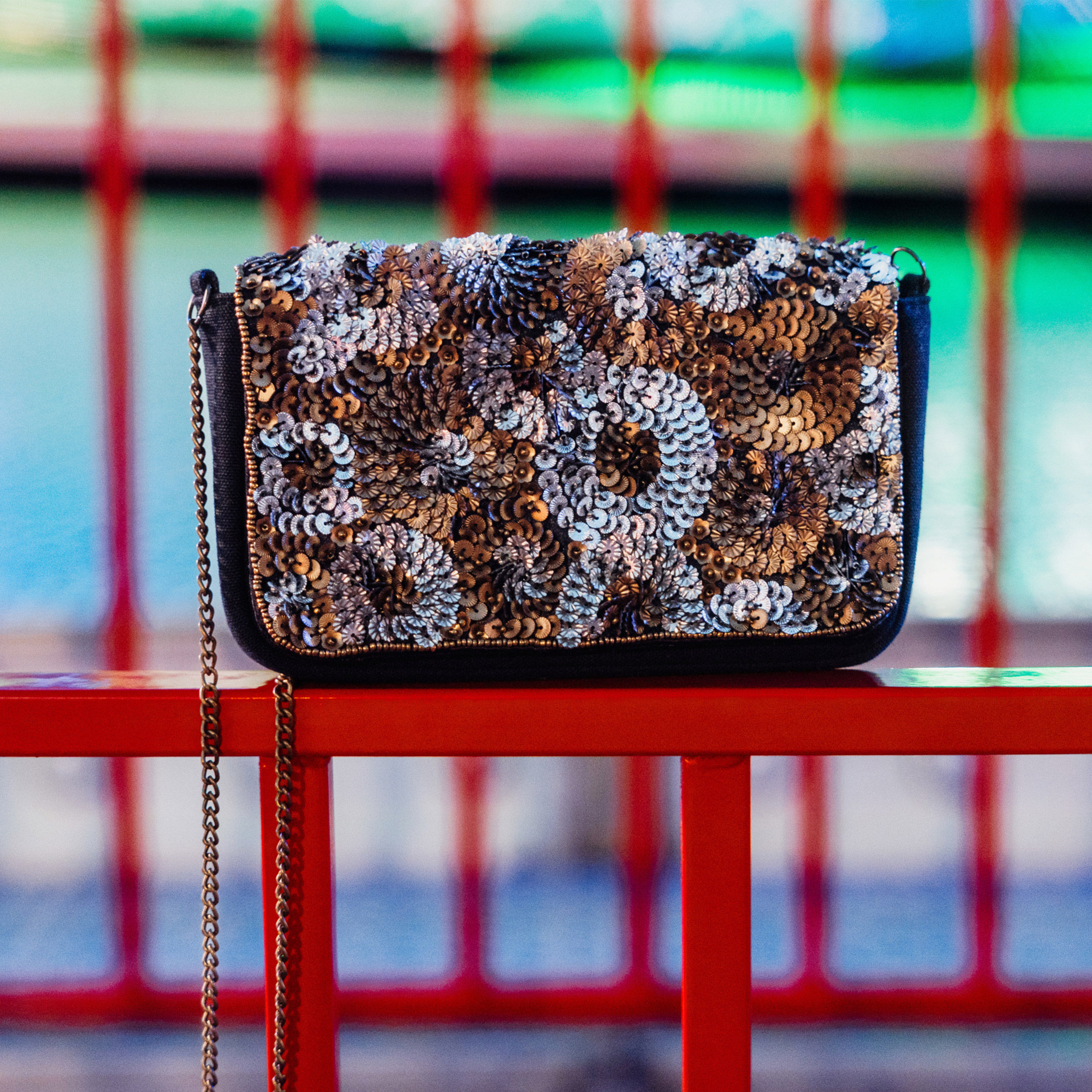 Sac à sequins et perles noir femme