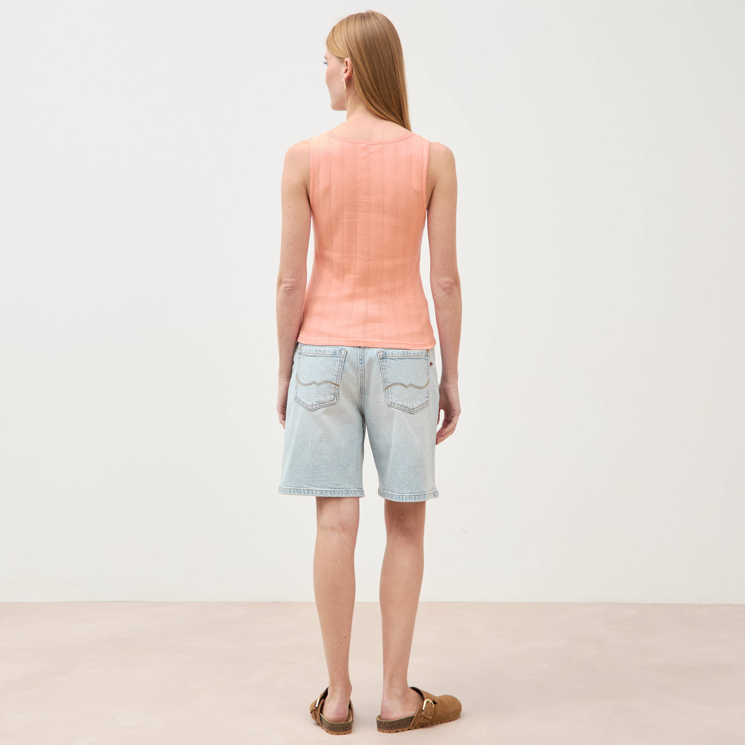D&eacute;bardeur droit court col rond rose corail femme