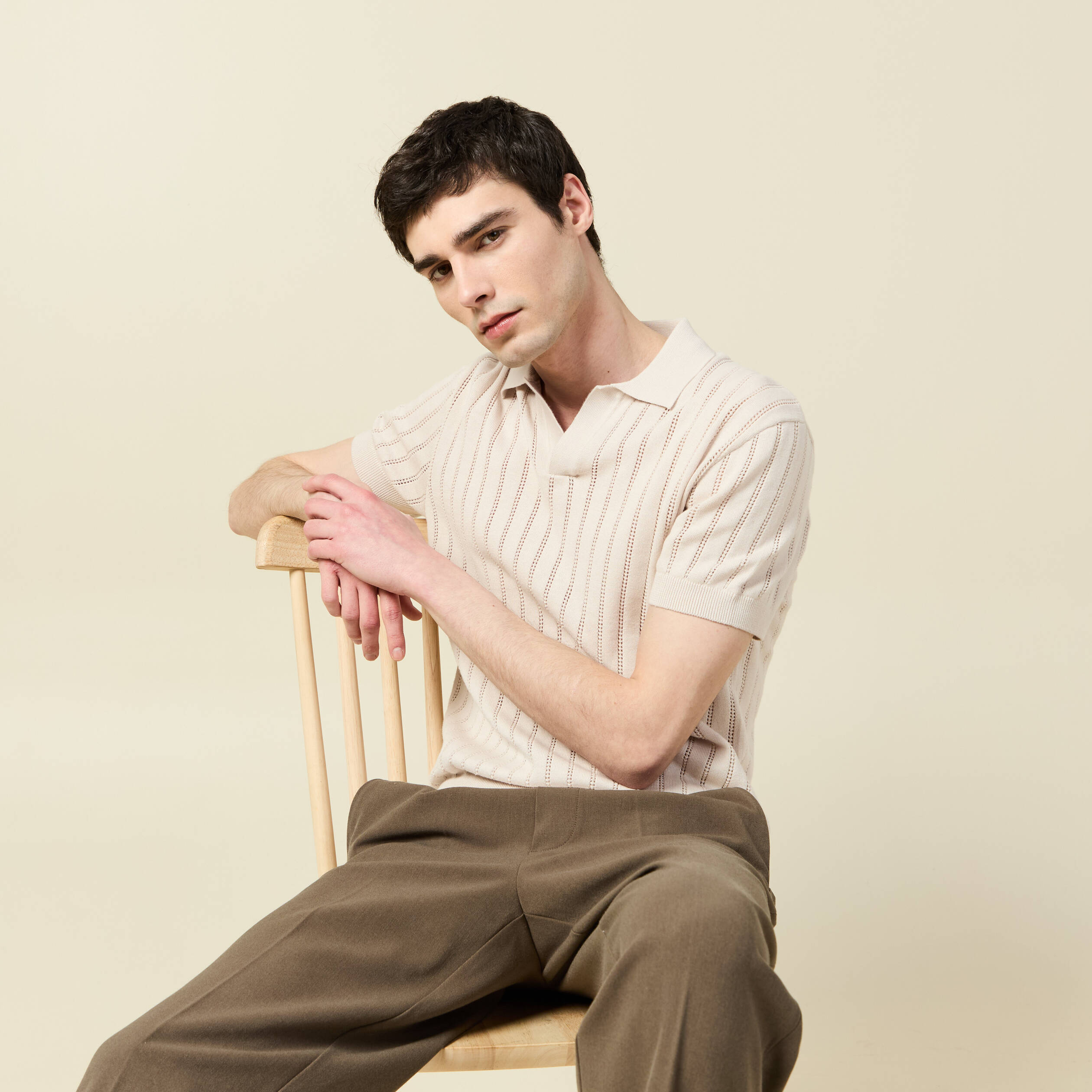 Polo cintr&eacute; col cubain manches courtes sable homme