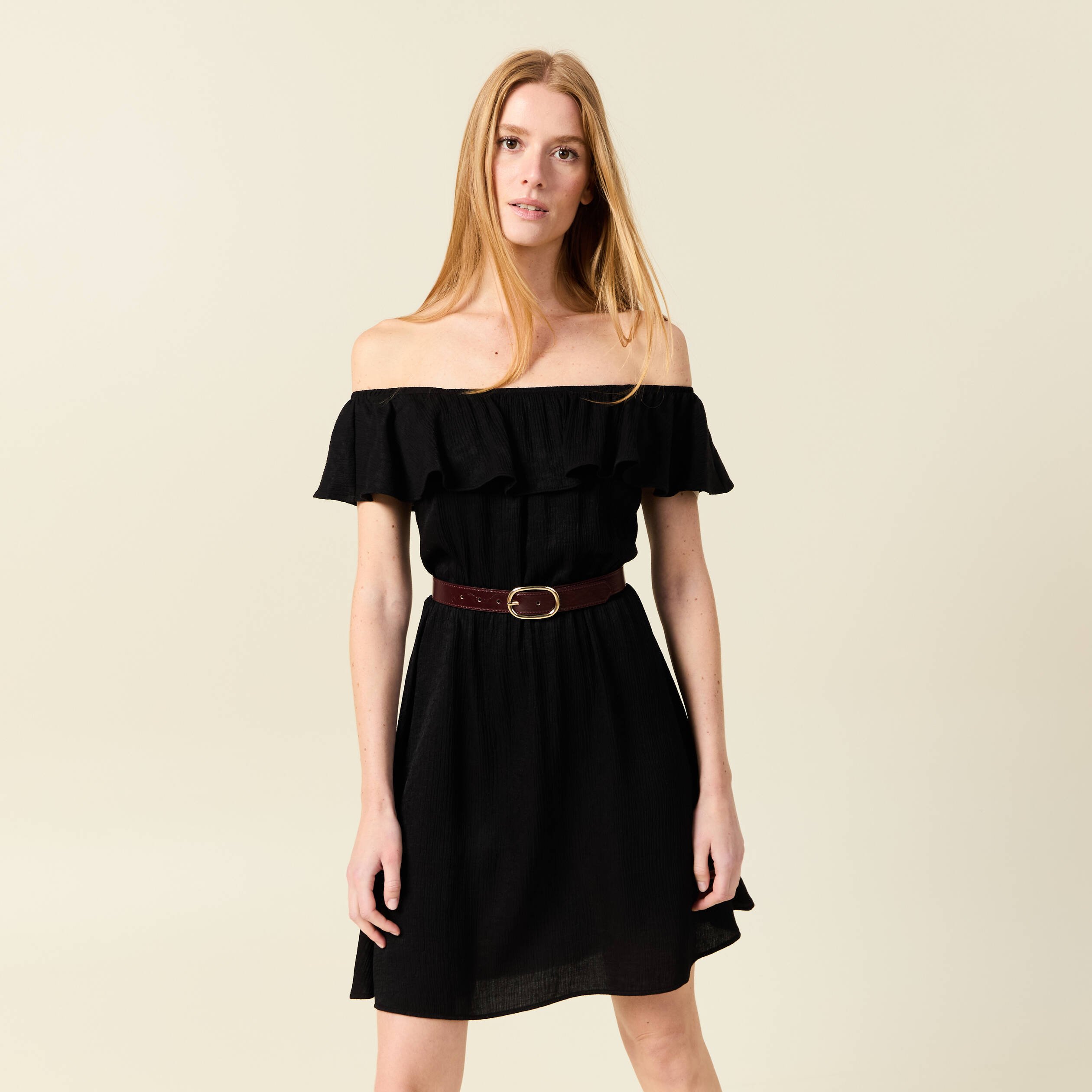 robe col carre manches courtes noir femme Robe col carré manches courtes noir femme