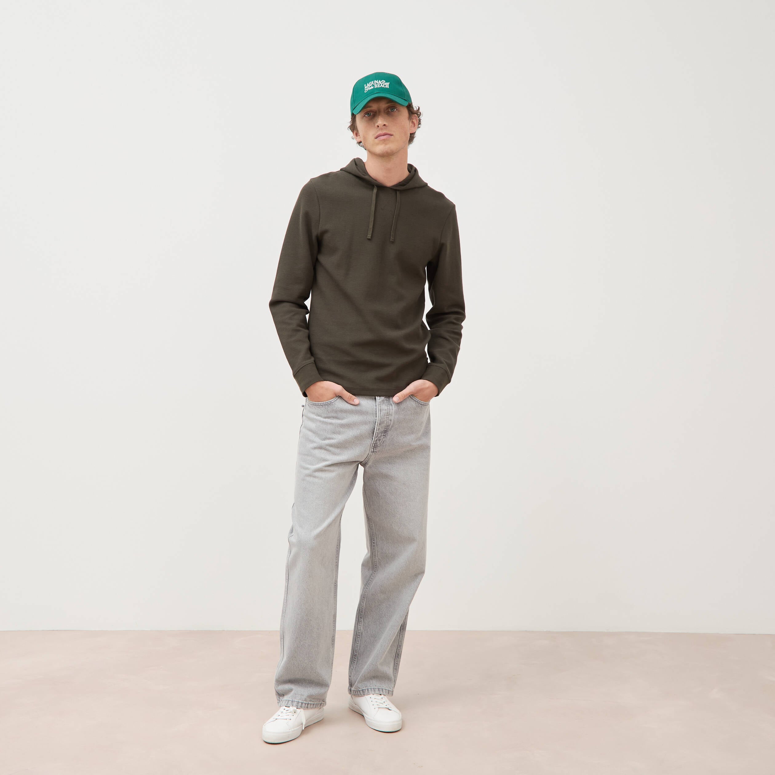 T-shirt &agrave; capuche vert kaki homme