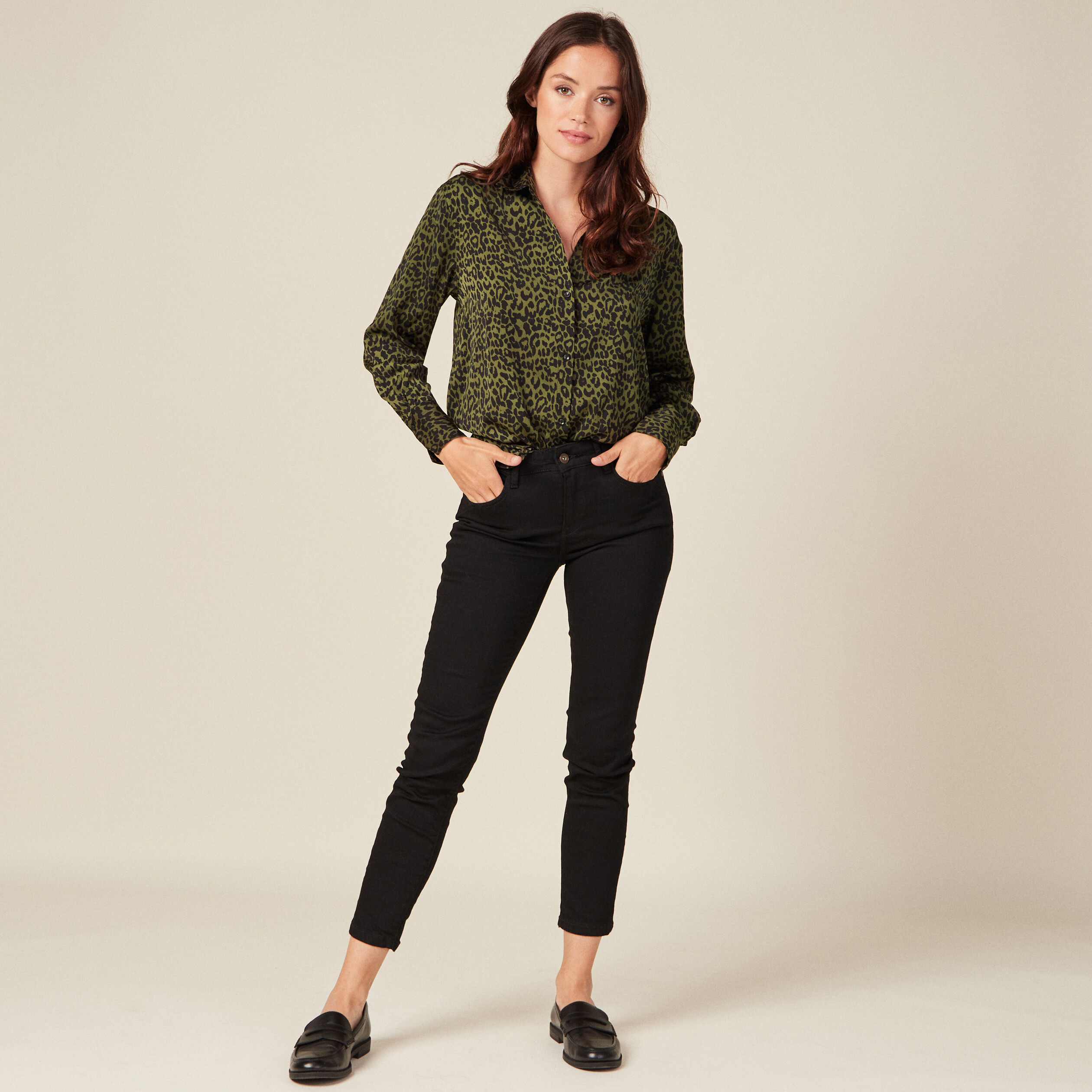 chemise satin eco responsable vert kaki femme Chemise satin éco-responsable vert kaki femme