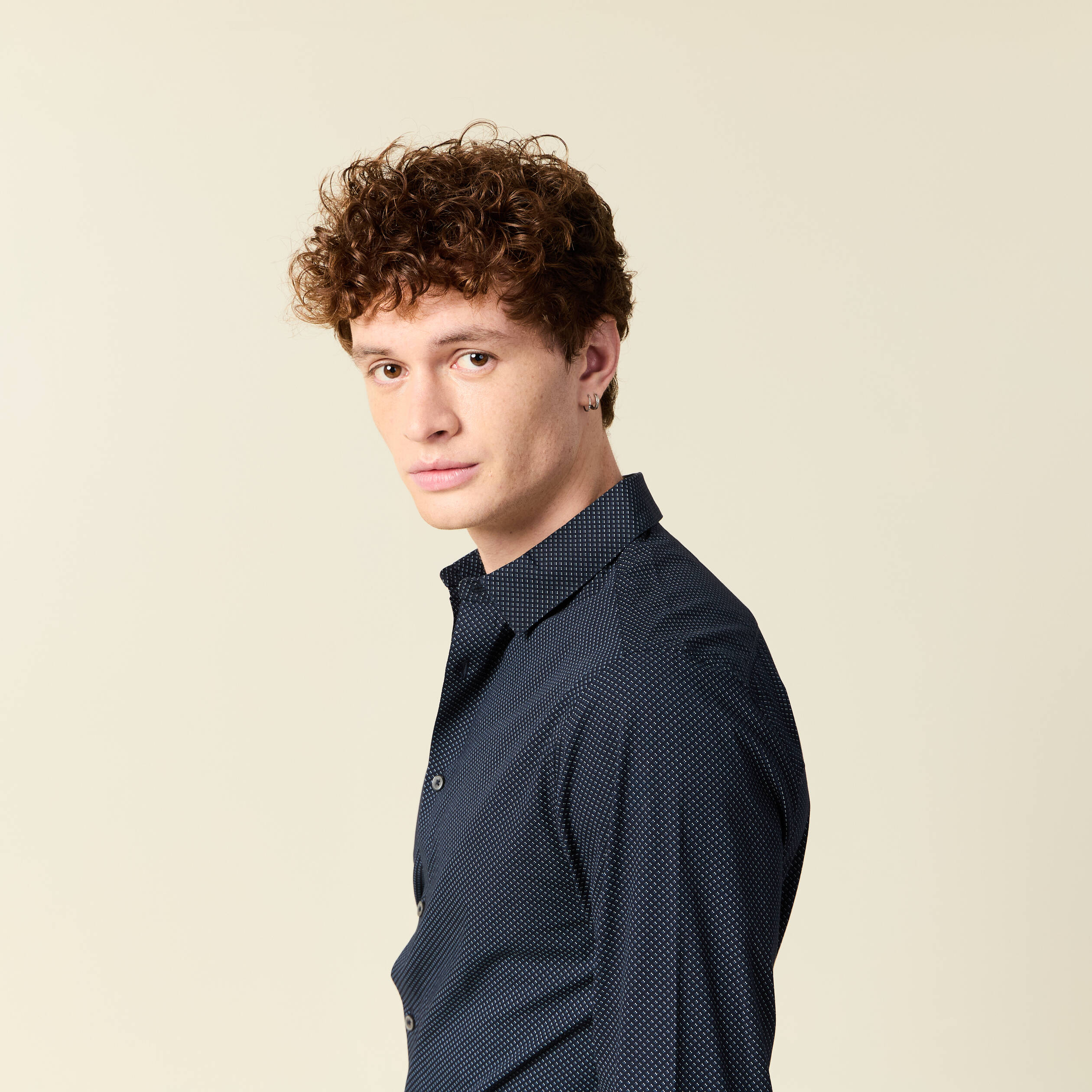 Chemise cintr&eacute;e en coton manches longues bleu marine homme