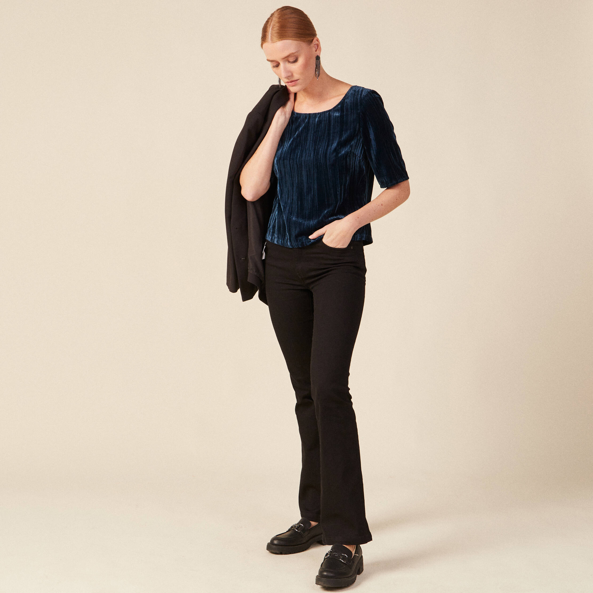 Blouse ajust&eacute;e manches courtes velours bleu canard femme