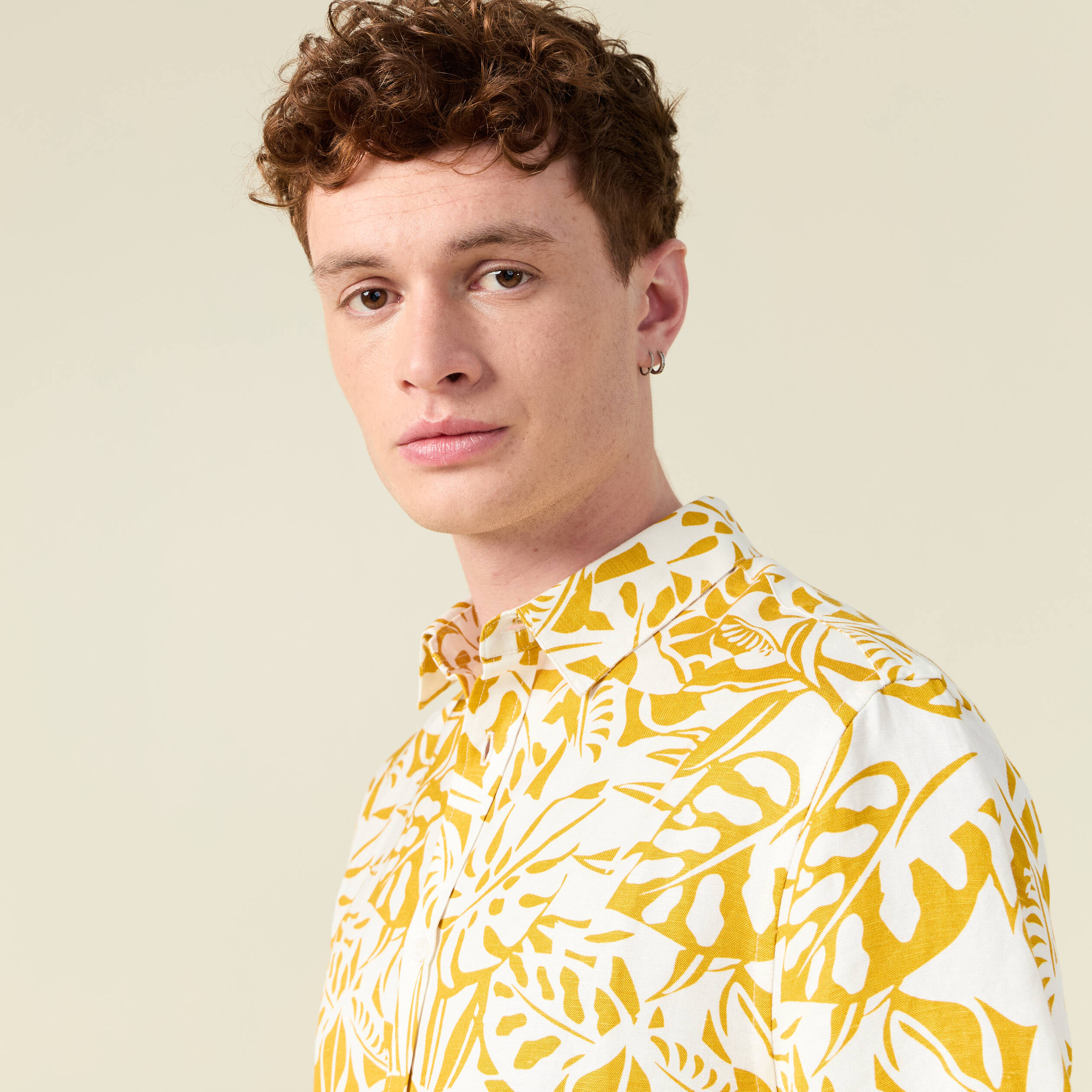 Chemise manches courtes fluide jaune fonc&eacute; homme