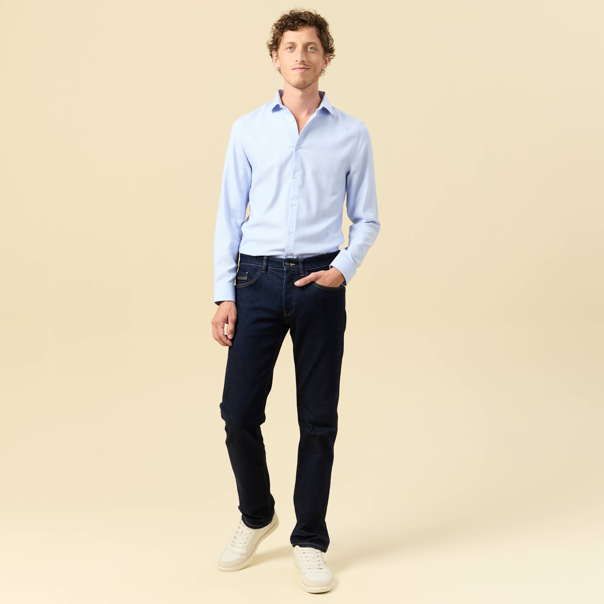 Chemise cintr&eacute;e manches longues bleu ciel homme