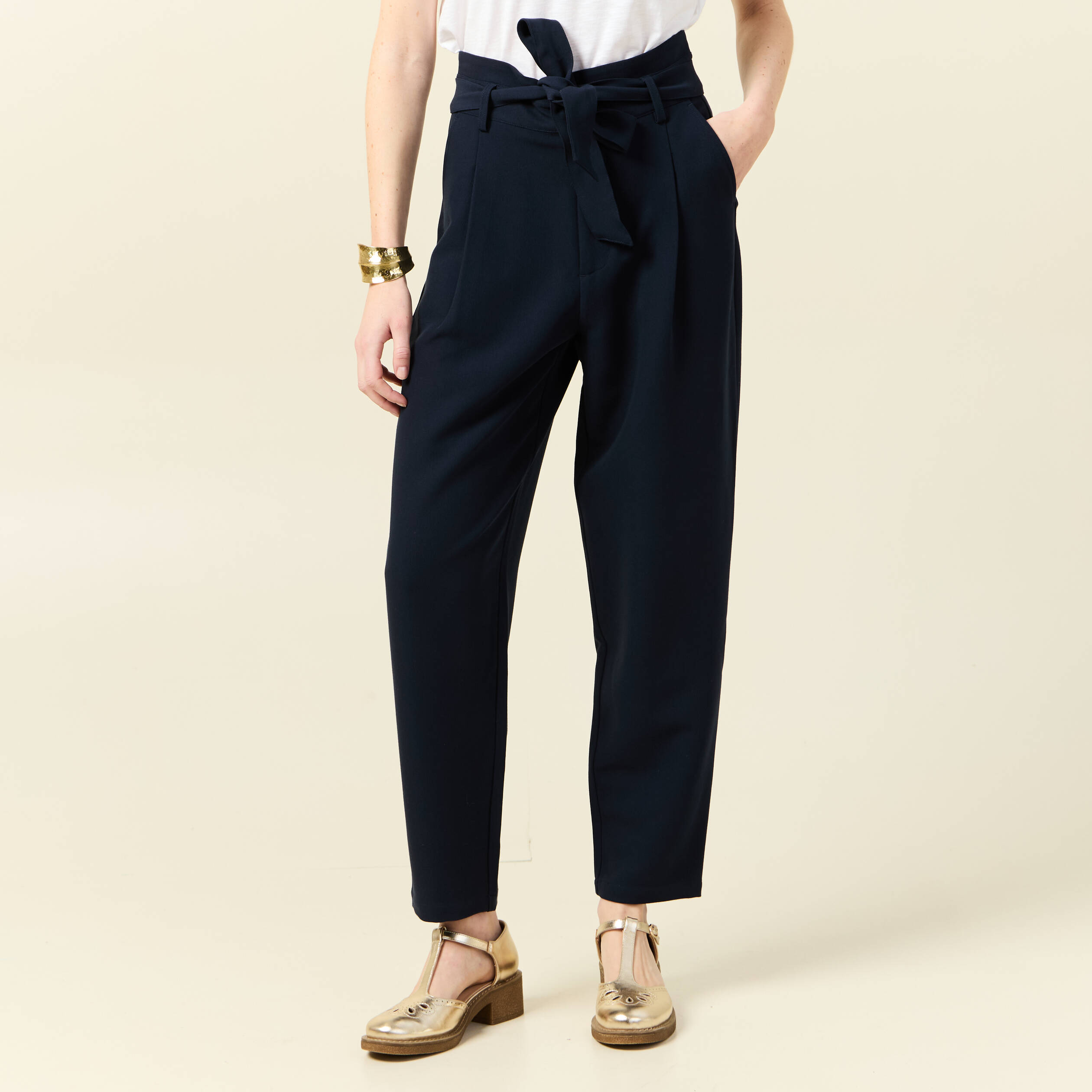 pantalon carotte ceinture bleu marine femme Pantalon carotte ceinturé bleu marine femme