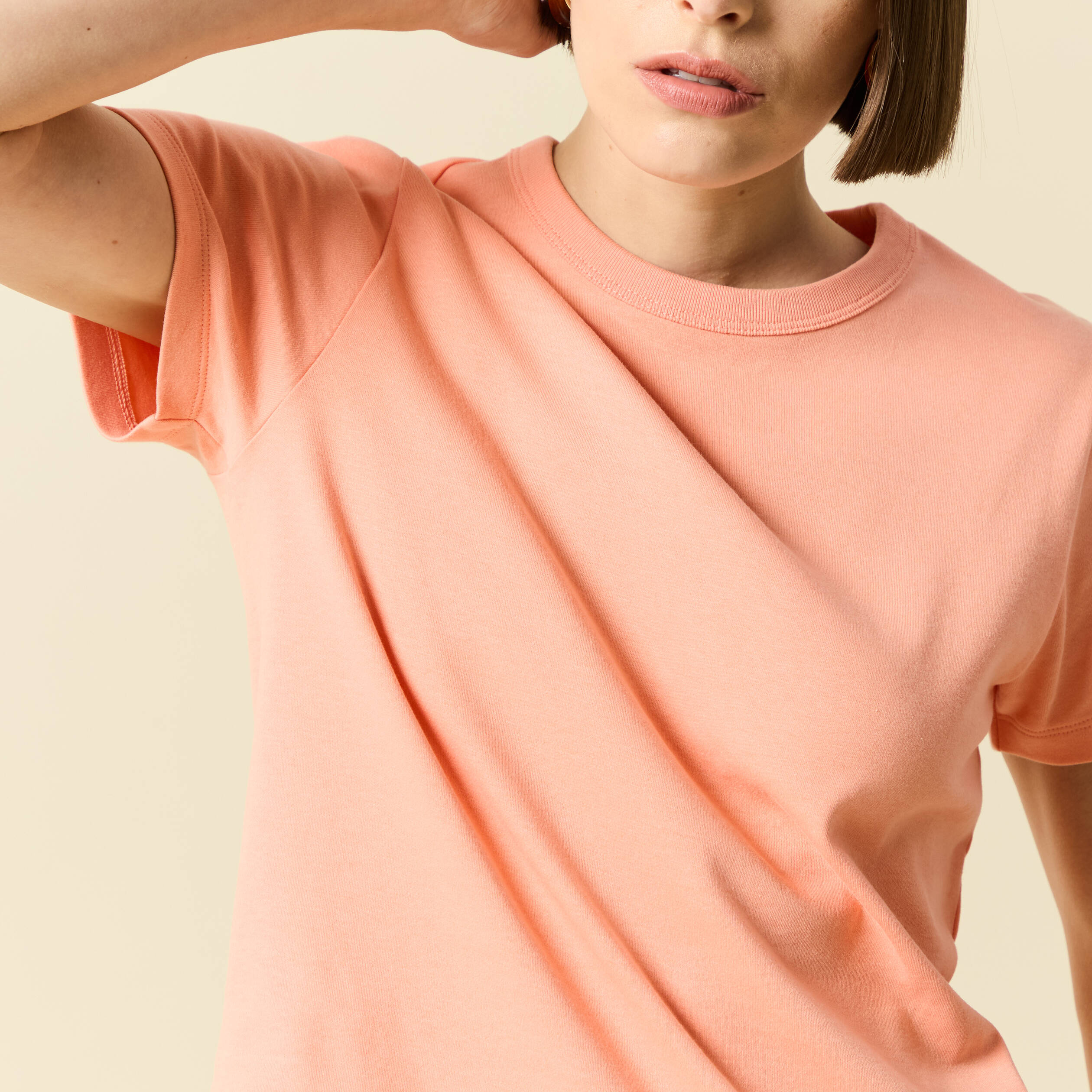 T-shirt cintr&eacute; col rond manches courtes rose corail femme