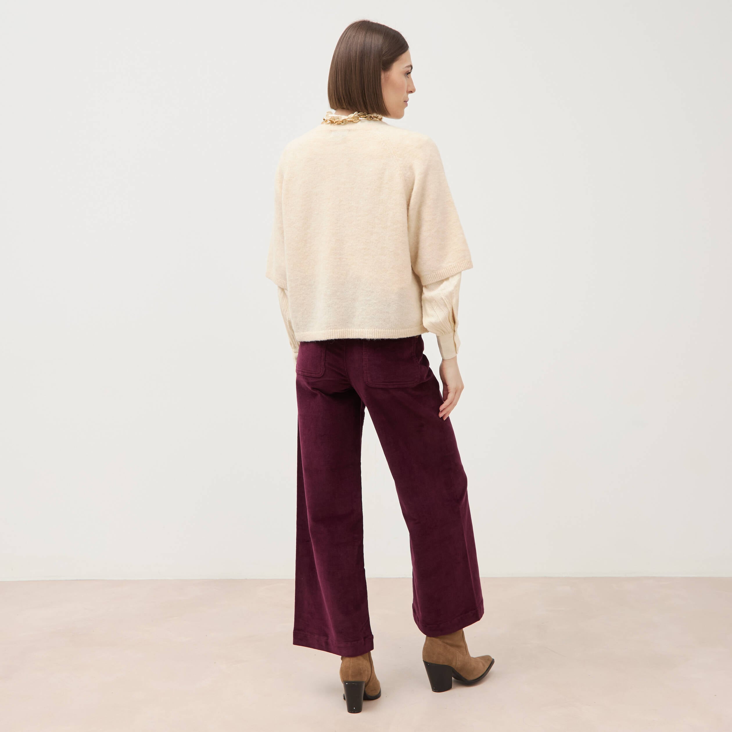 Pull droit court col v manches courtes ivoire femme