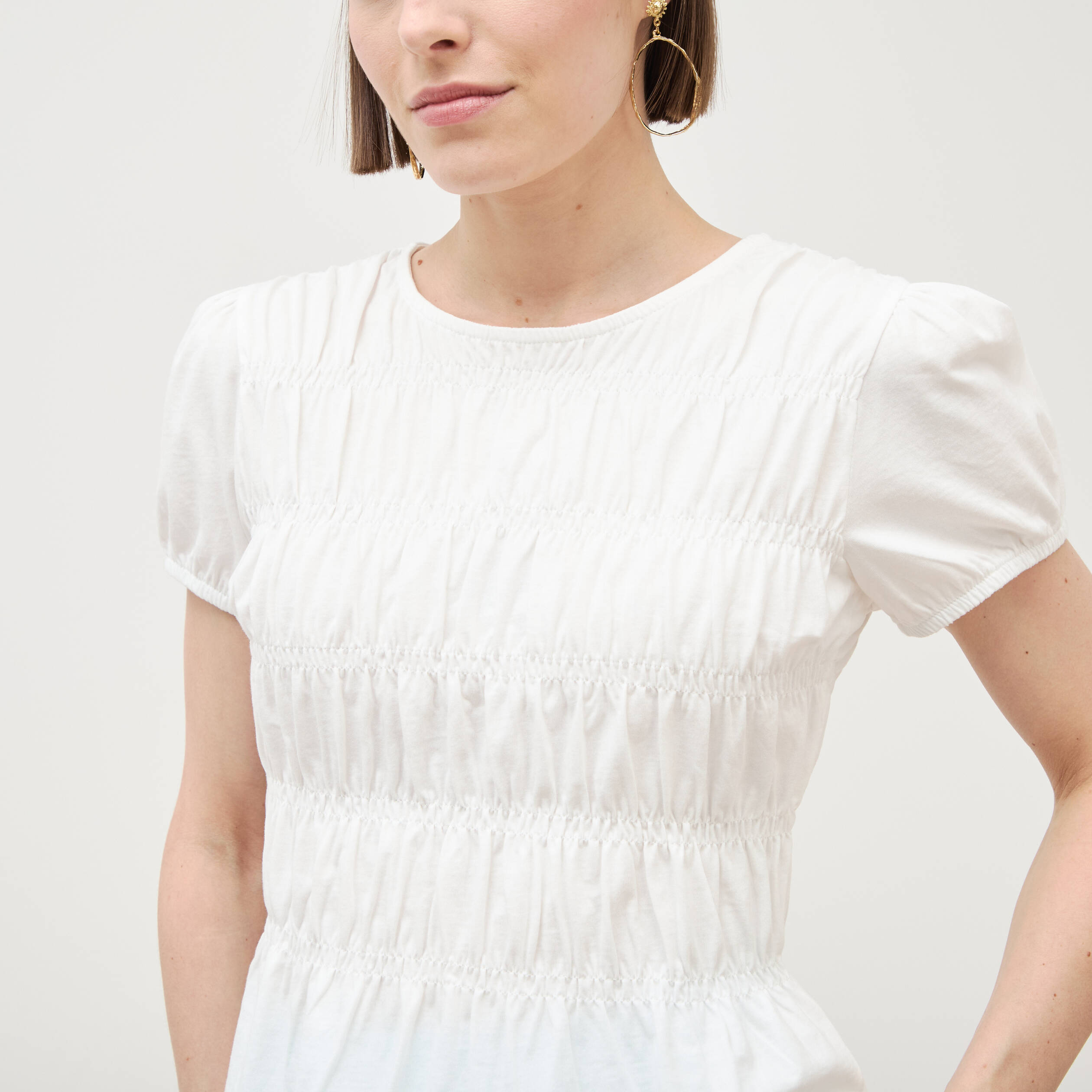 T-shirt fronc&eacute; col rond manches courtes ecru femme