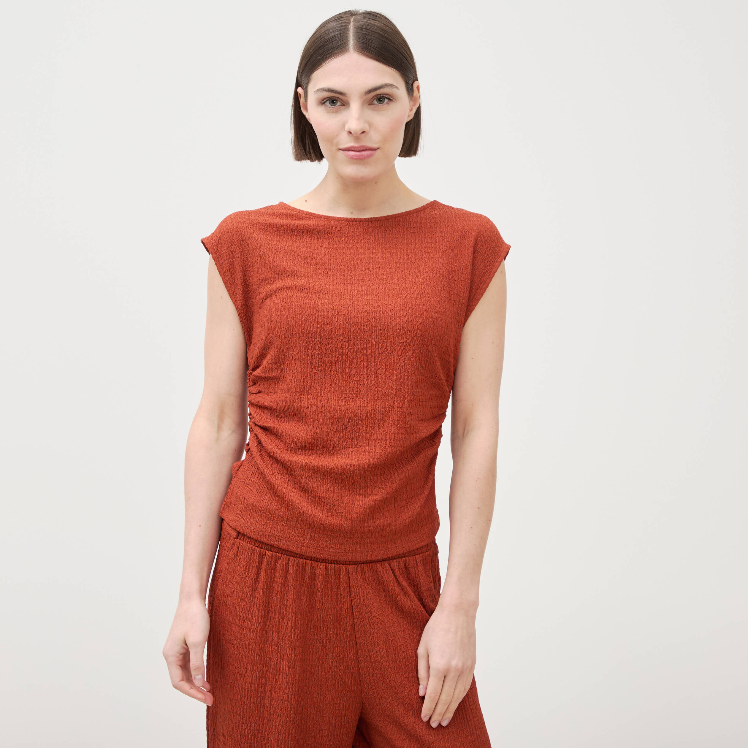 T-shirt ajust&eacute; sans manches marron cognac femme
