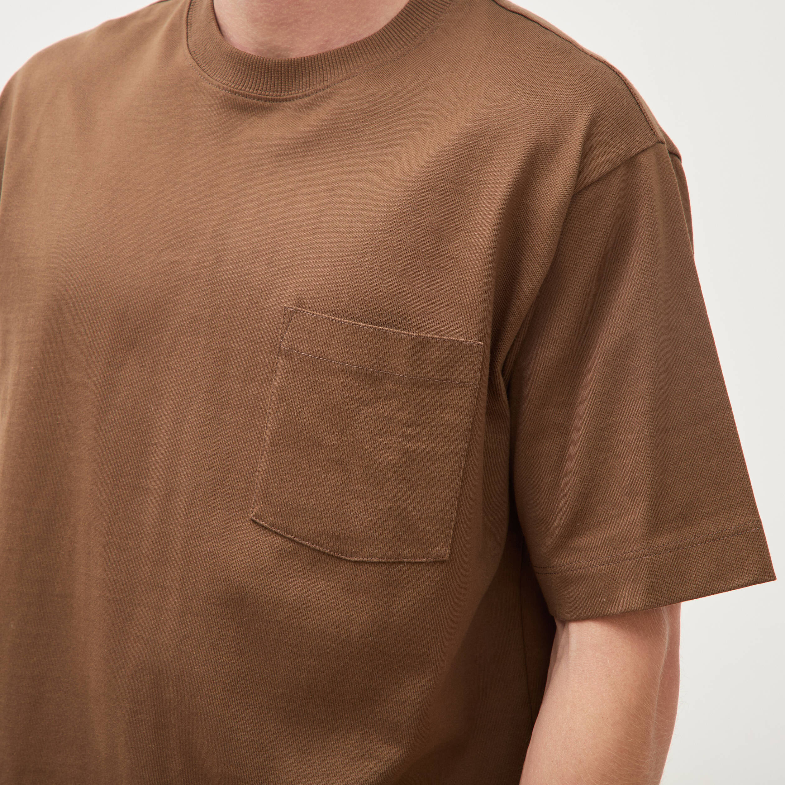 T-shirt droit en coton col ras du cou taupe homme