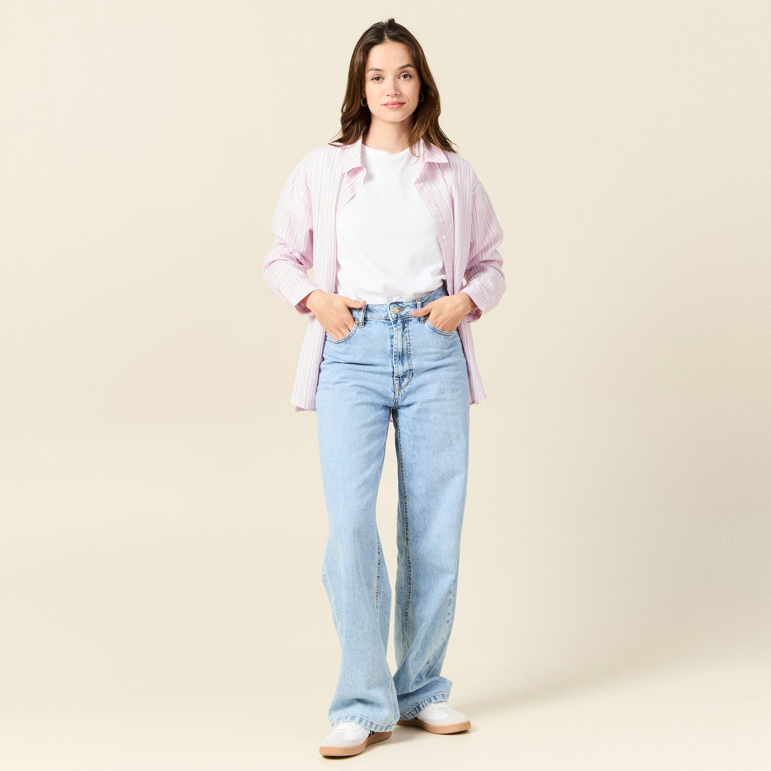T-shirt cintr&eacute; col rond manches courtes blanc femme